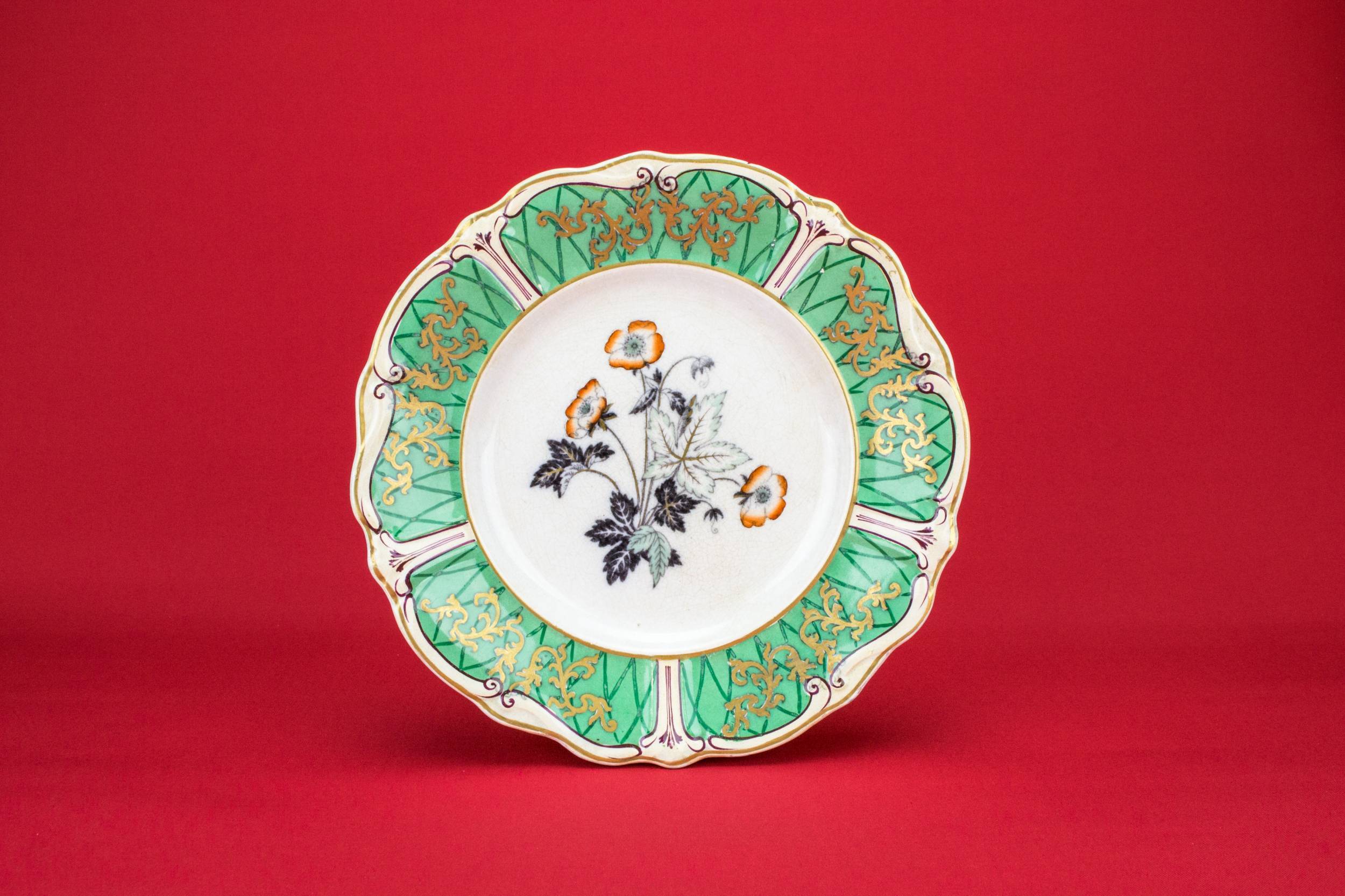 Green Blue and — 10 green and red plates