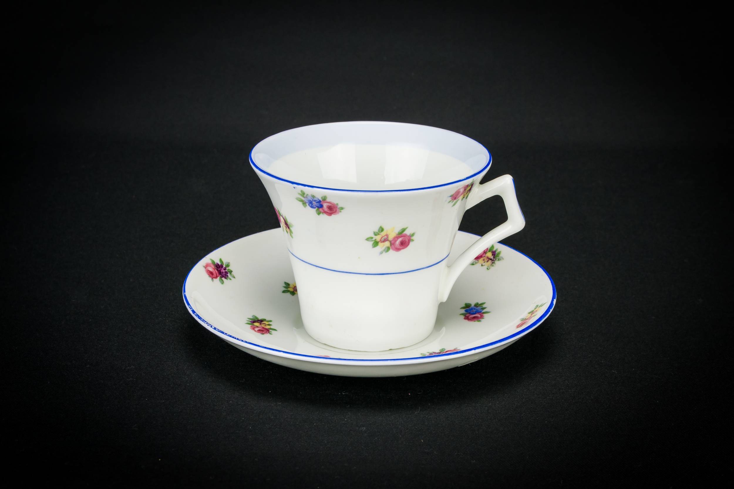 Porcelain Vintage Floral — Colclough cup and saucer