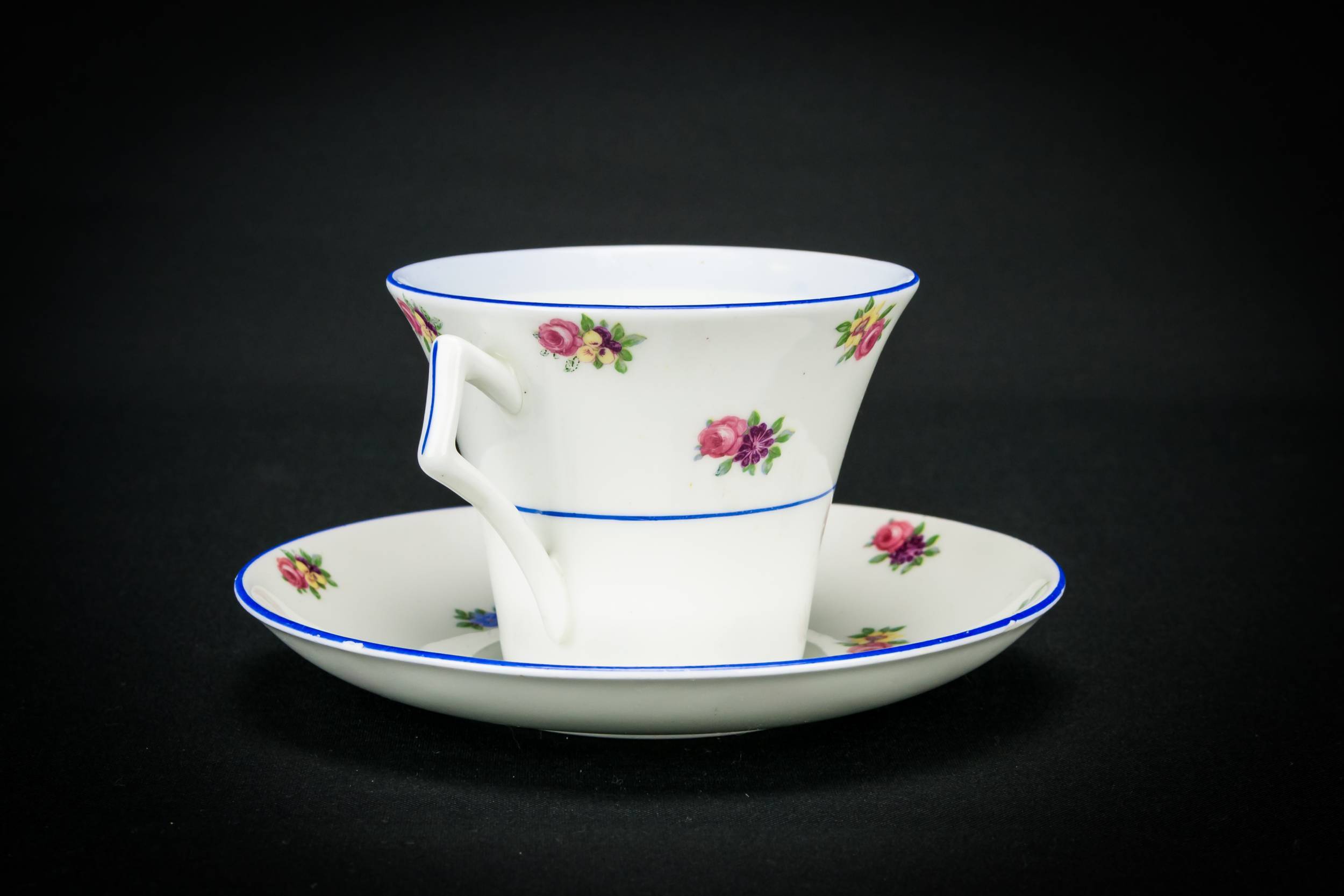 Porcelain Vintage Floral — Colclough cup and saucer 1