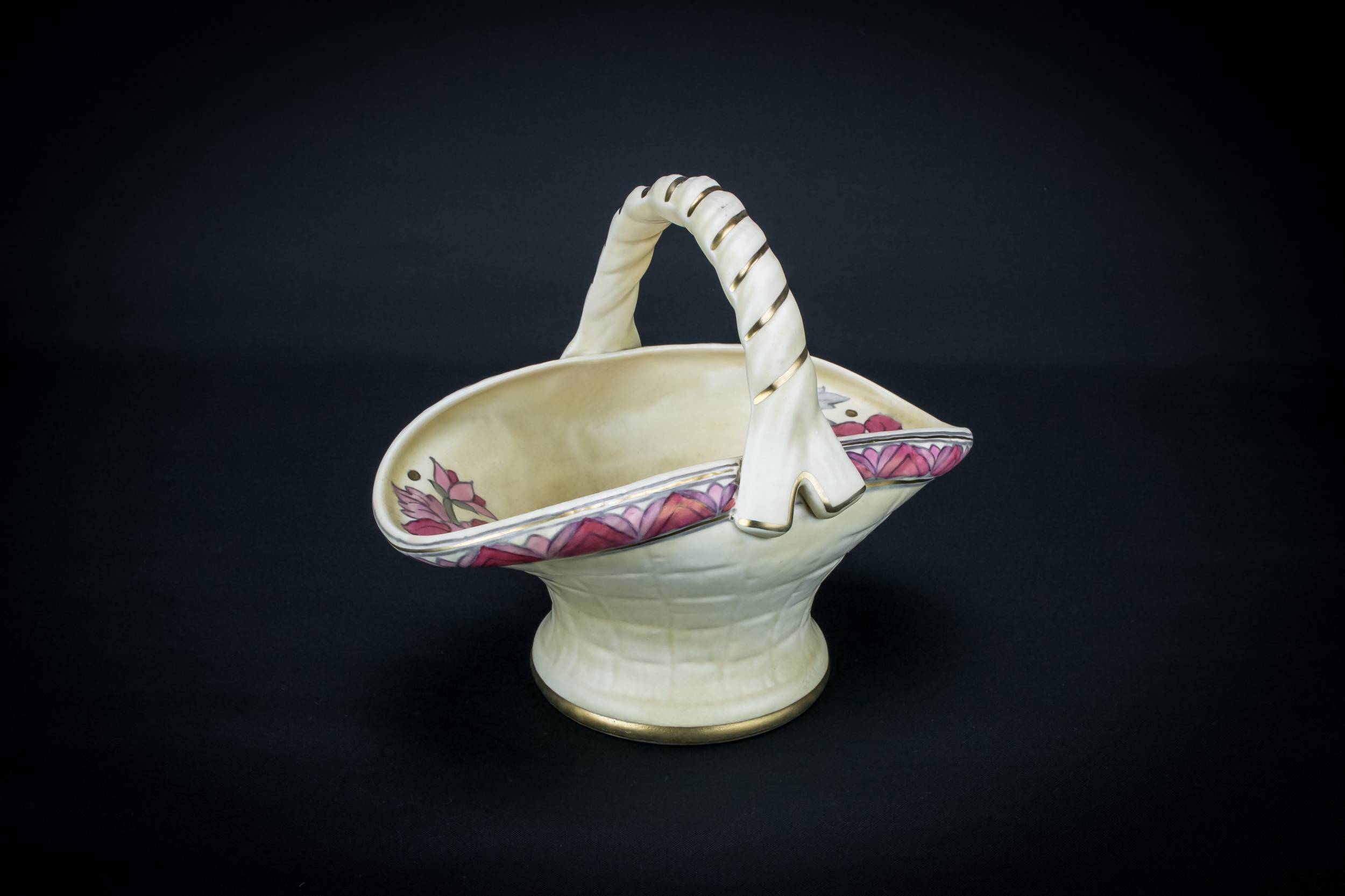 Ceramic Vintage Basket — Floral ceramic basket