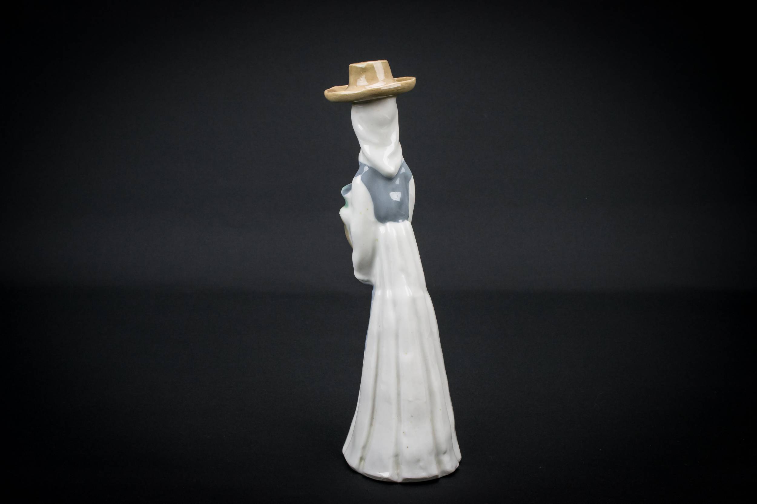 Elegant Retro Figure — Girl figure candlestick 1