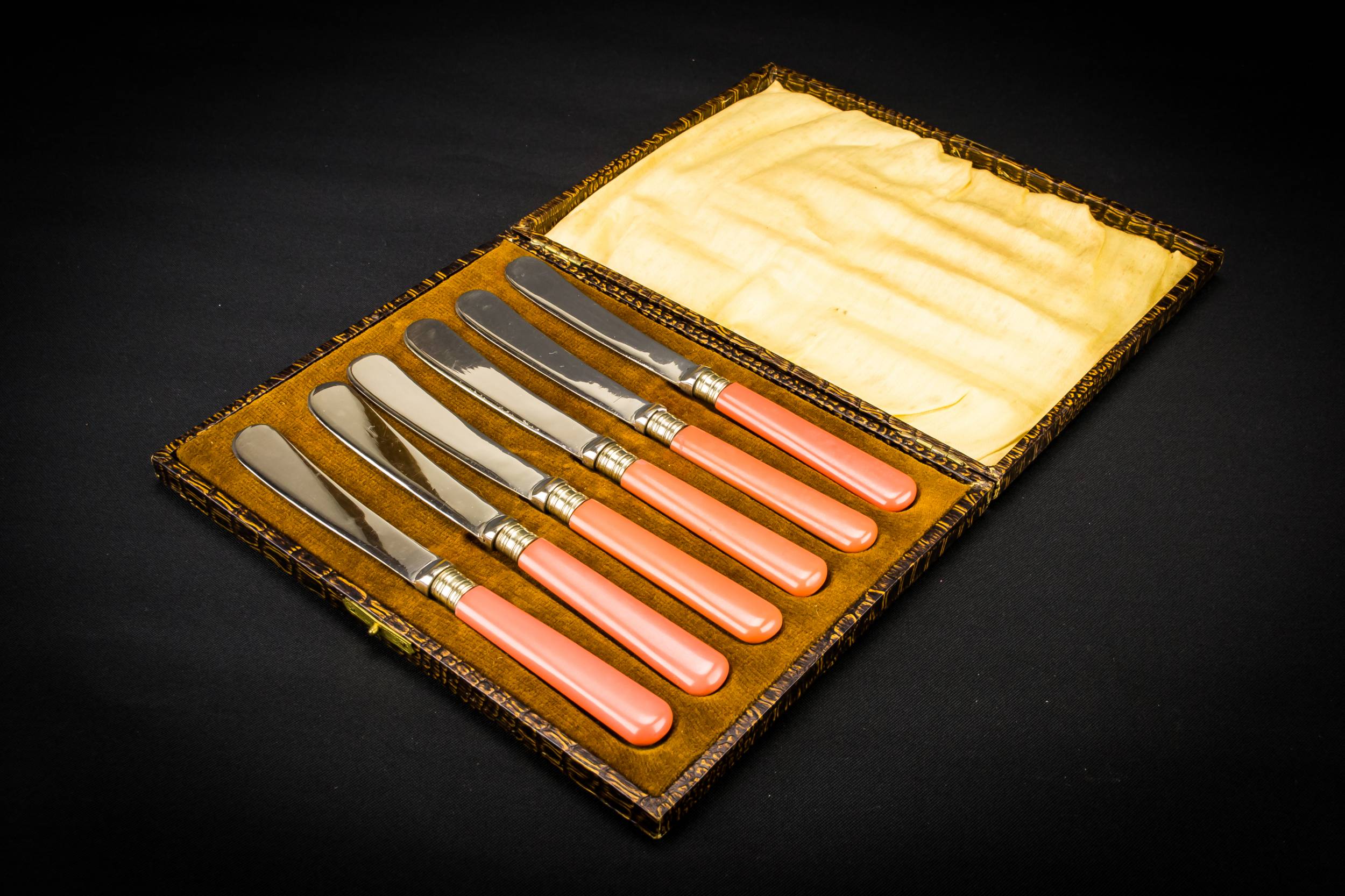 Charming Pink DESSERT — 6 pink dessert knives 1
