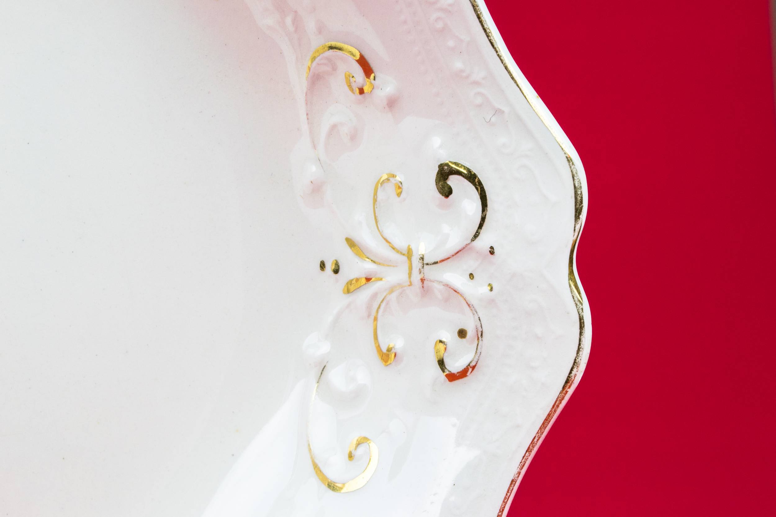 Traditional Porcelain Johnson — Deep serving platter 2