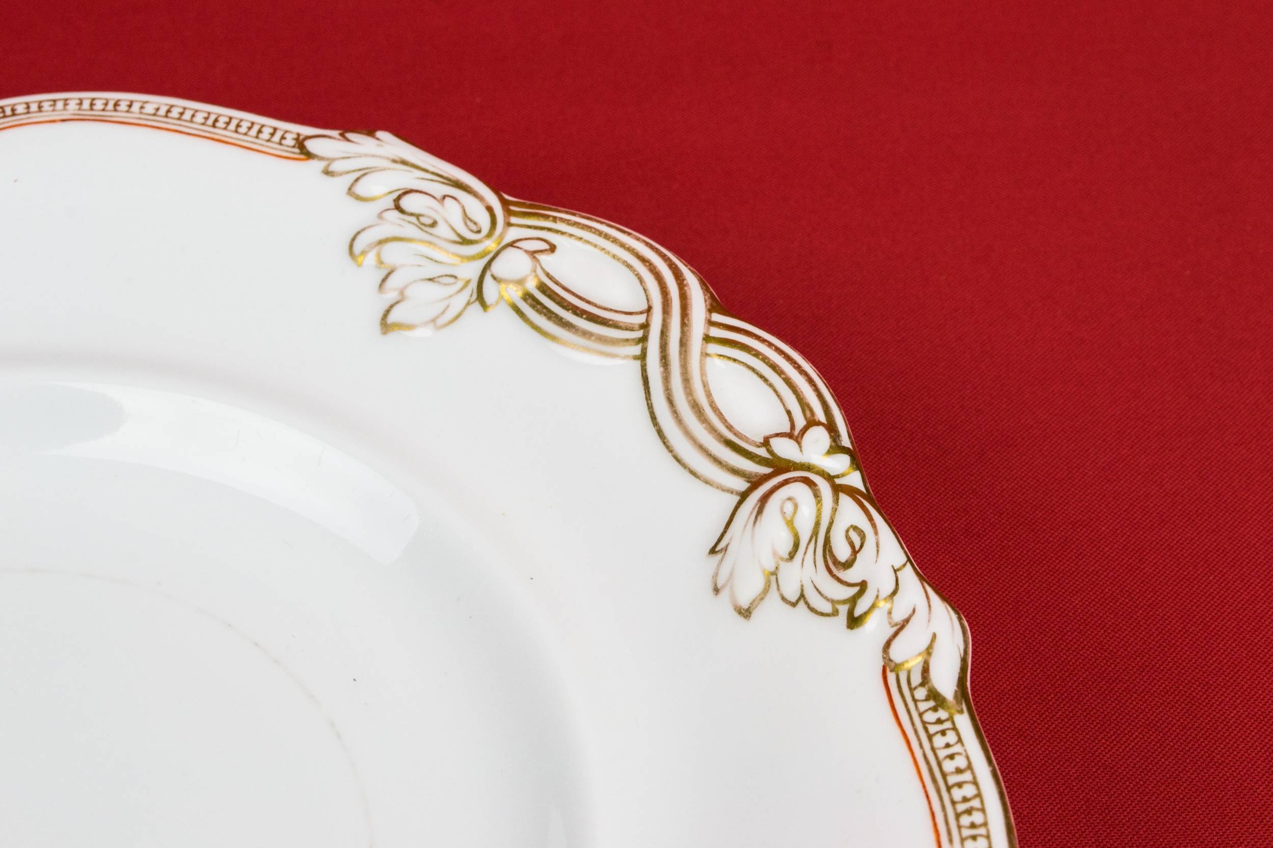 Antique Classical 10.2'' — Gold and white serving plate 1