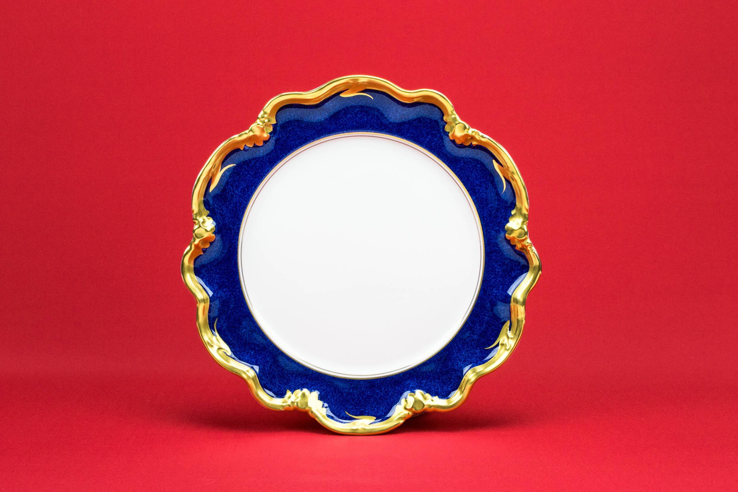 Impressive Porcelain 9.1'' — Gilded cake plate