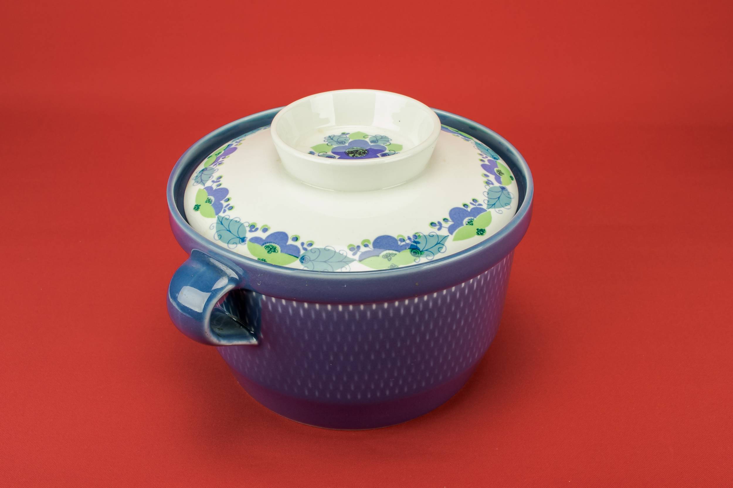 Vintage Shabby Chic — Blue and white casserole 1