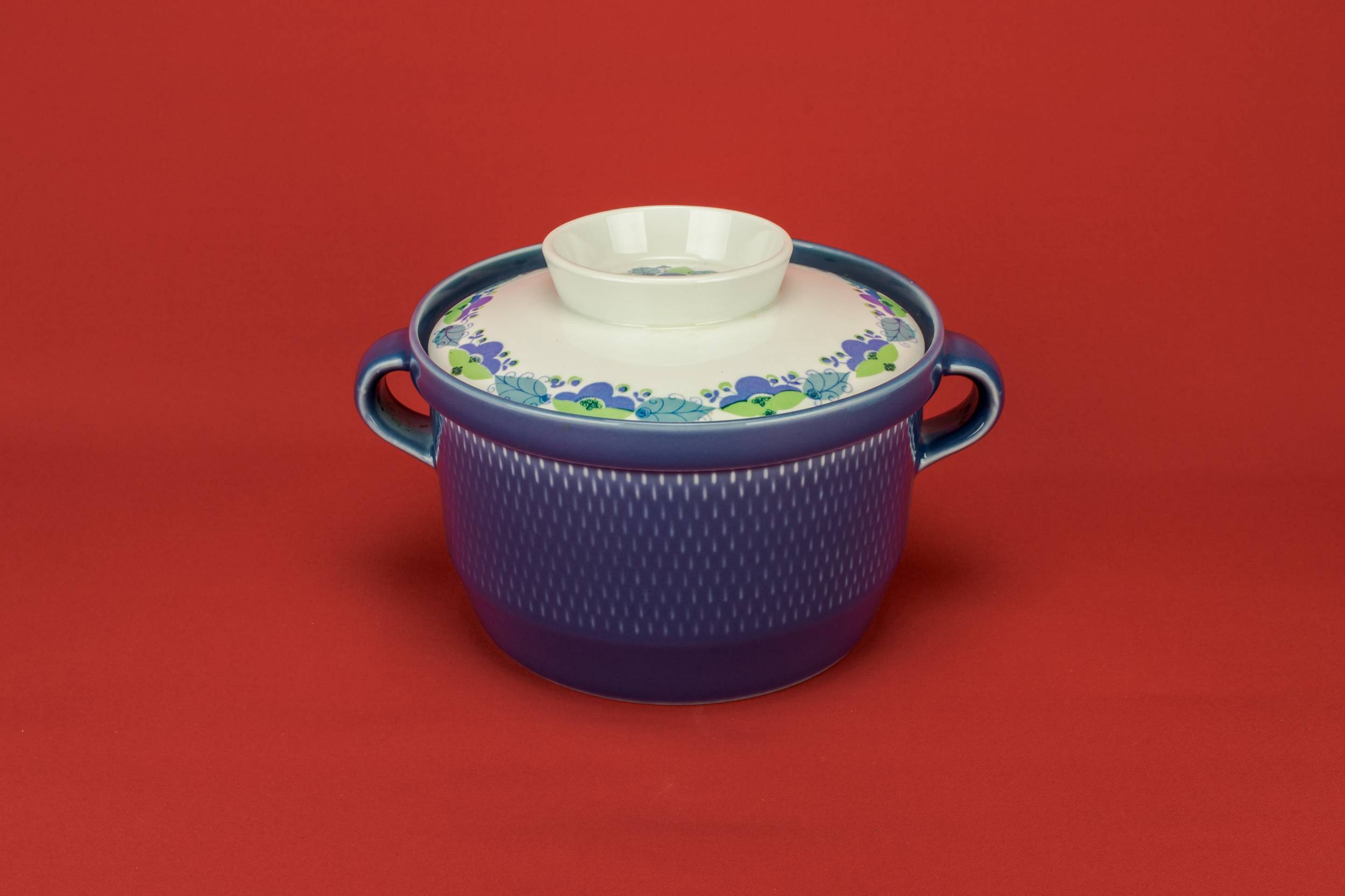 Vintage Shabby Chic — Blue and white casserole