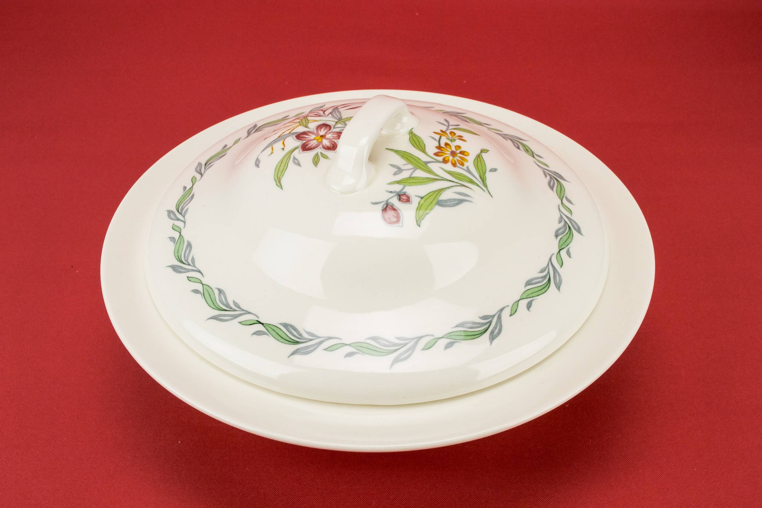 Classical Vintage Fairfield — Floral serving tureen 3