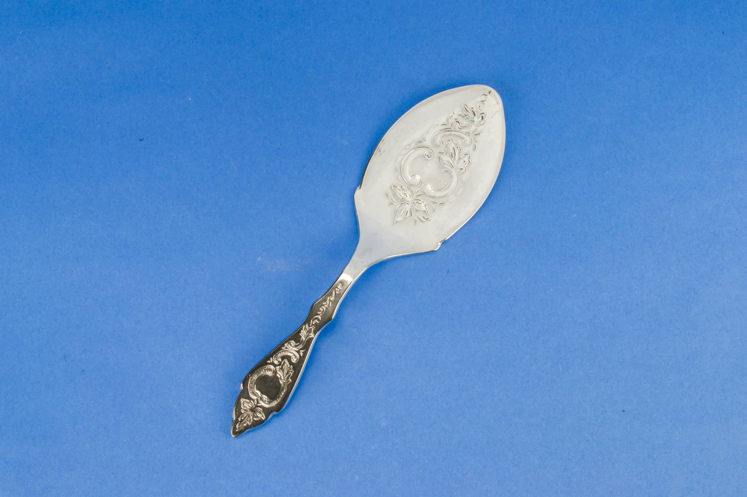 Silver Victorian Scrolls — Engraved cake server