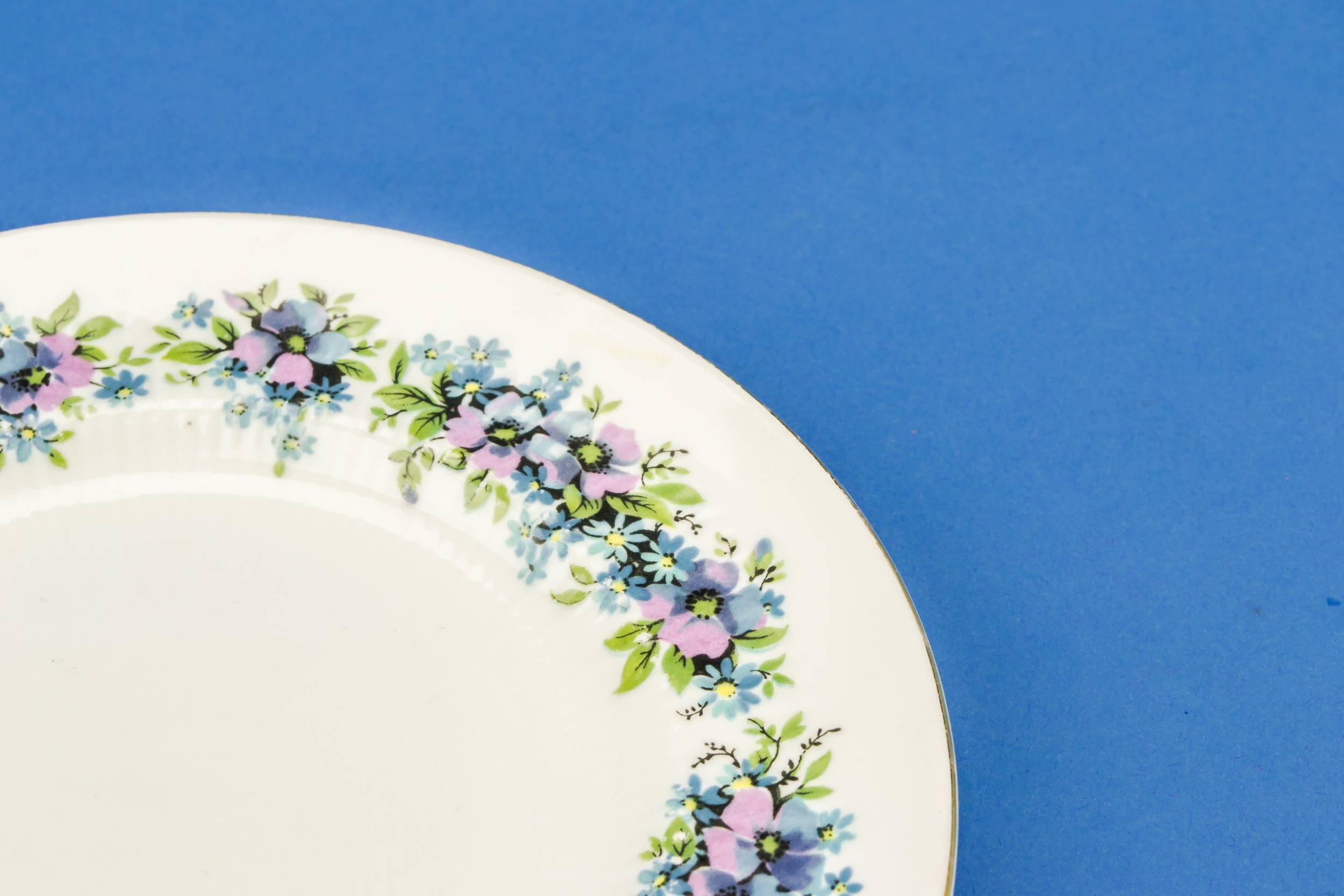 Charming Retro Floral — 6 blue flower plates 1
