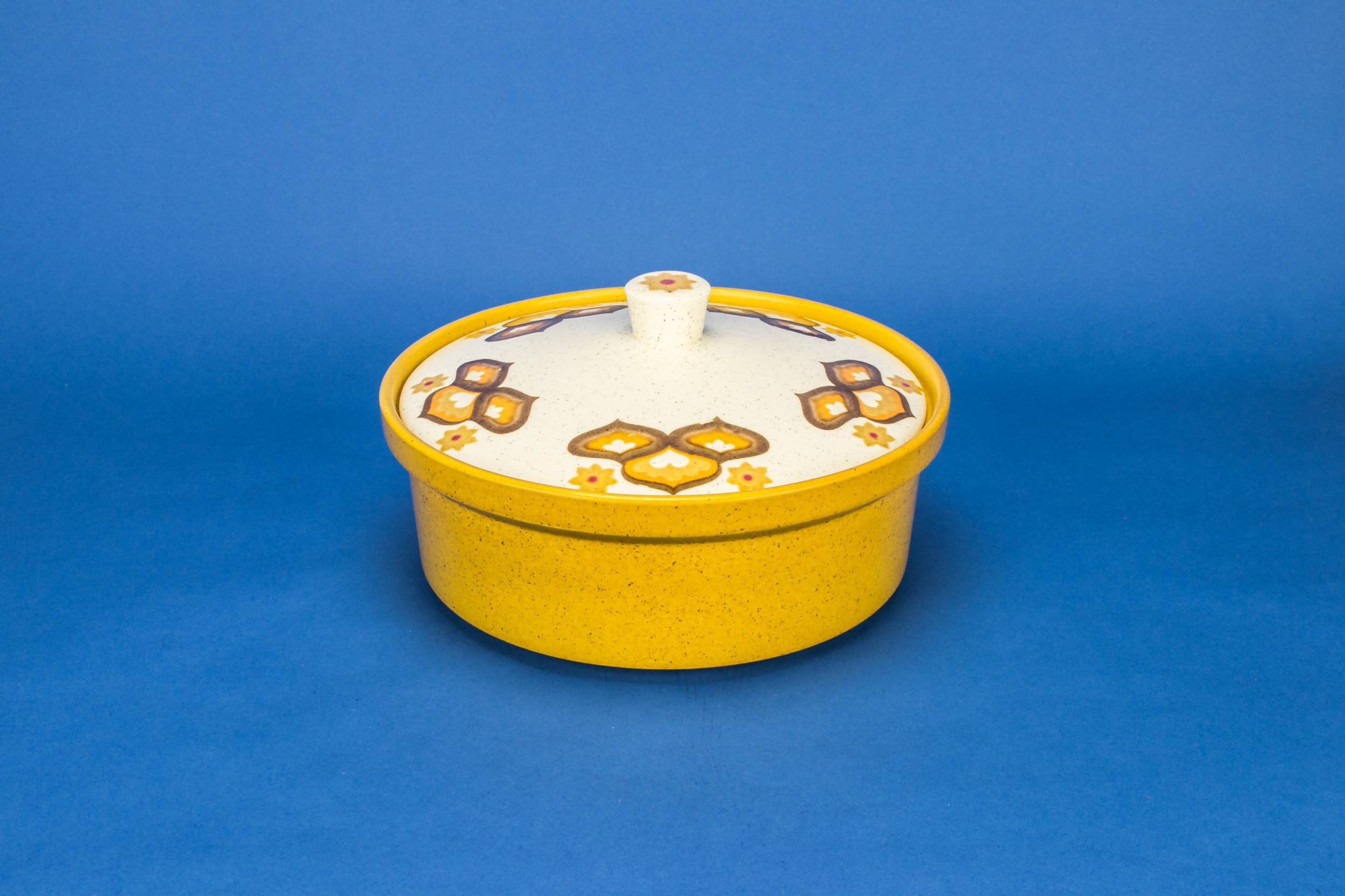 Porcelain Attractive Kalabar — Kalabar serving bowl