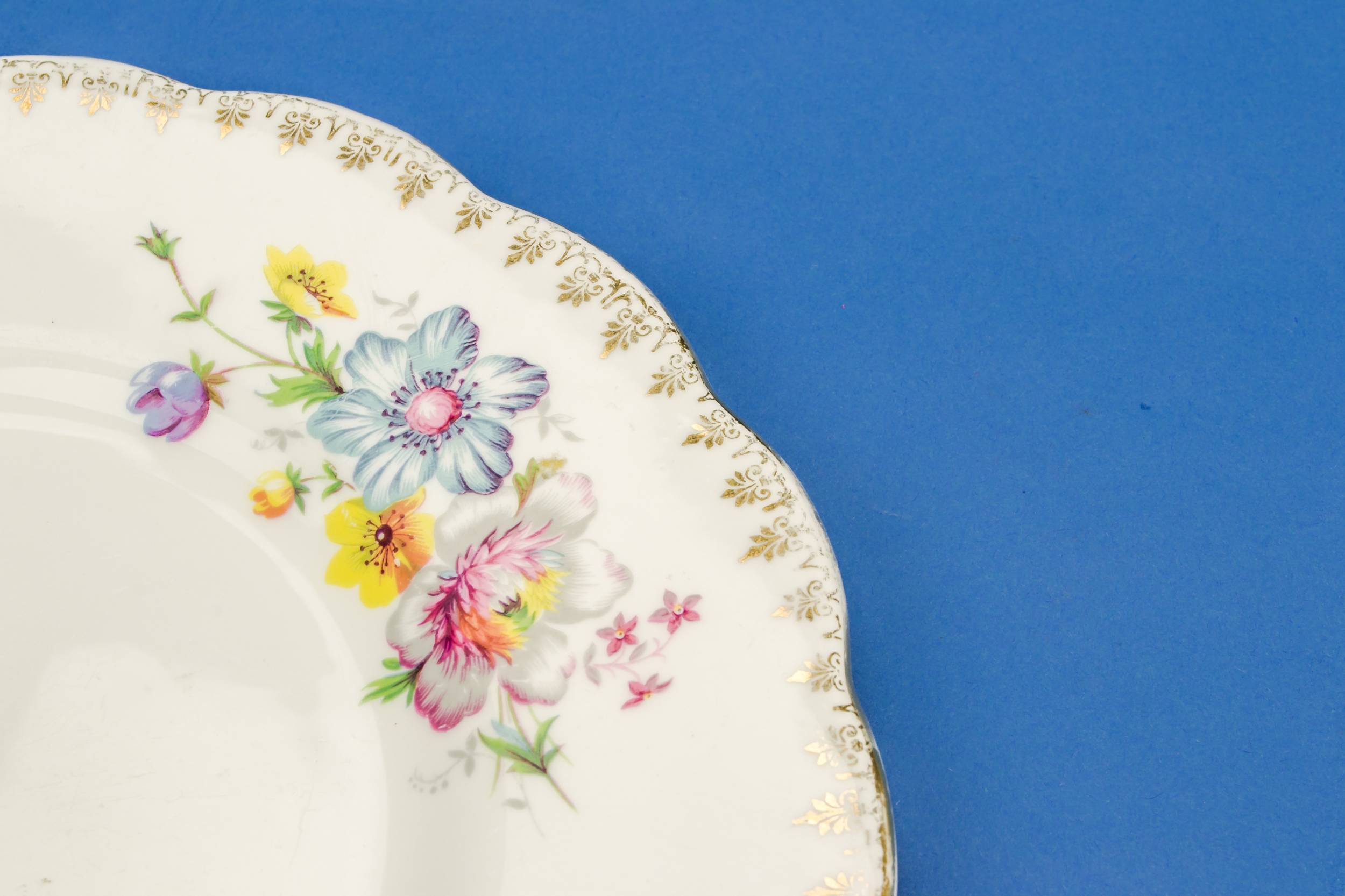 Retro Vintage Salisbury — Floral cake plate 1