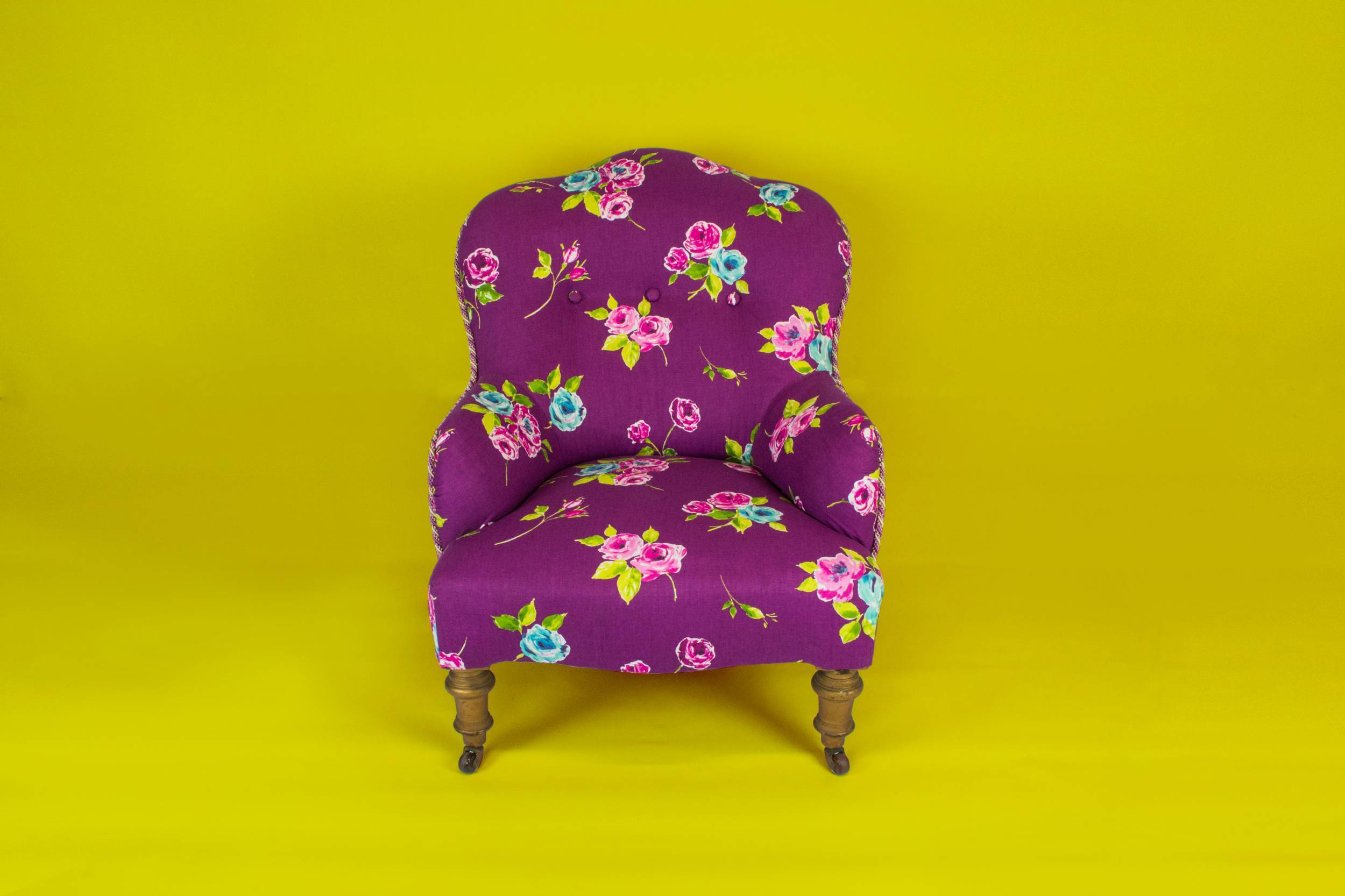 High Victorian Antique — Cosy floral armchair