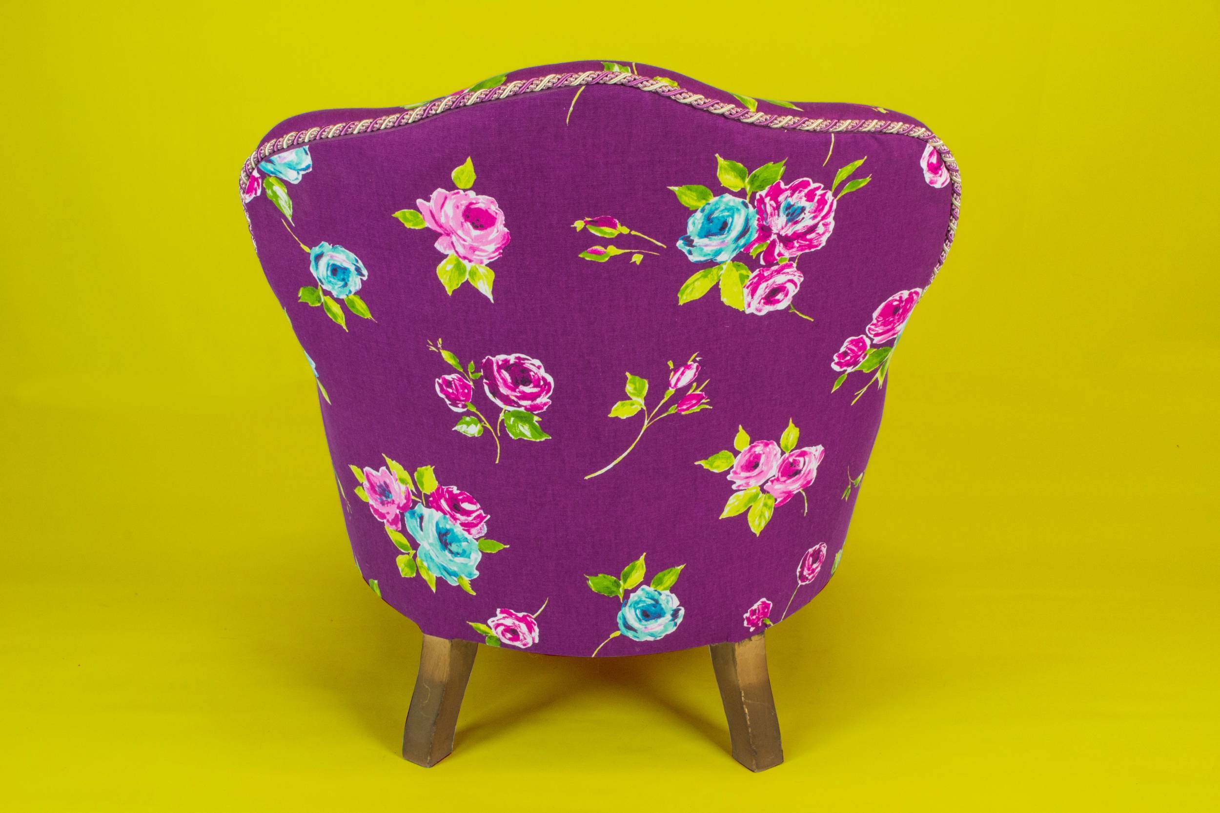 High Victorian Antique — Cosy floral armchair 1