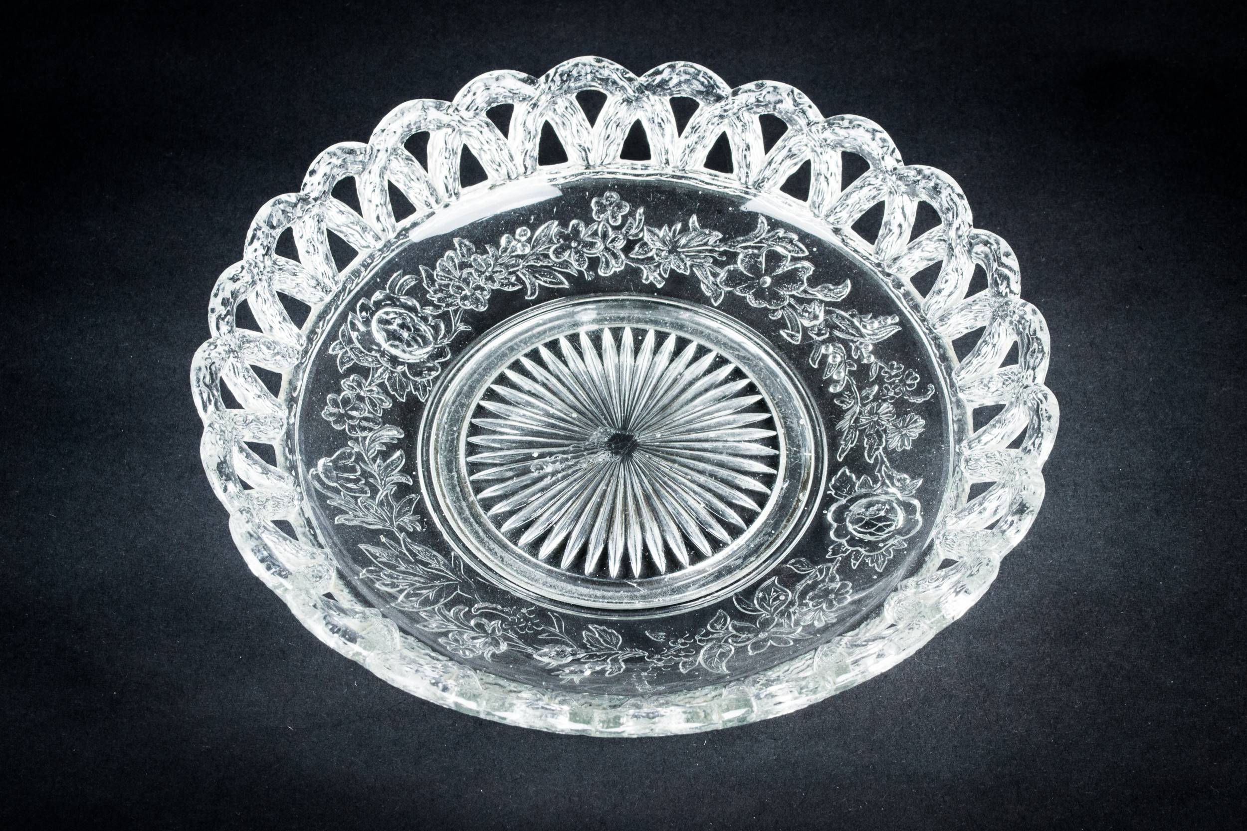 Beautiful Victorian Service — Glass serving bowl 2