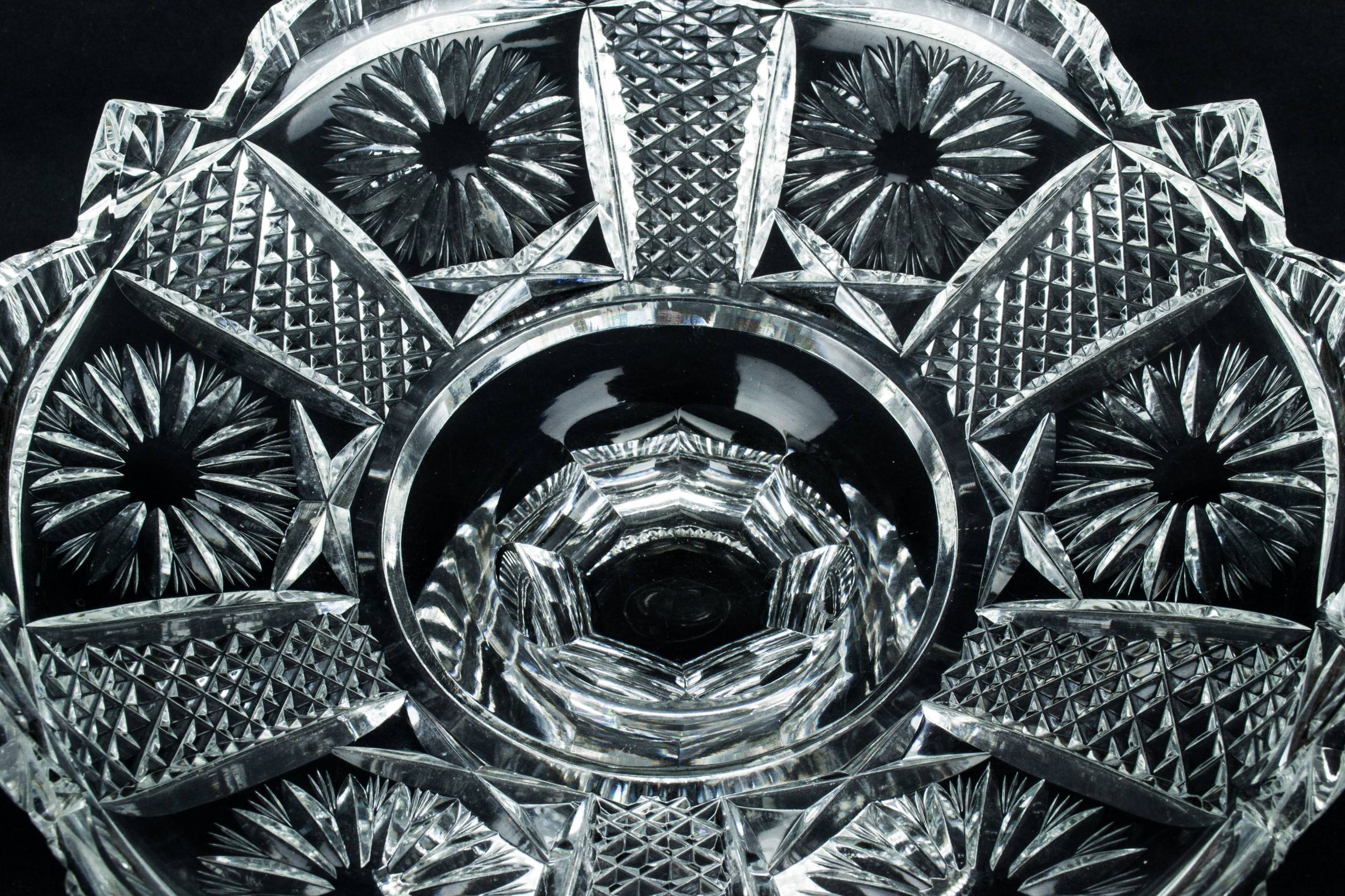 Antique Glass Cut — Heavy cut glass serving bowl 2