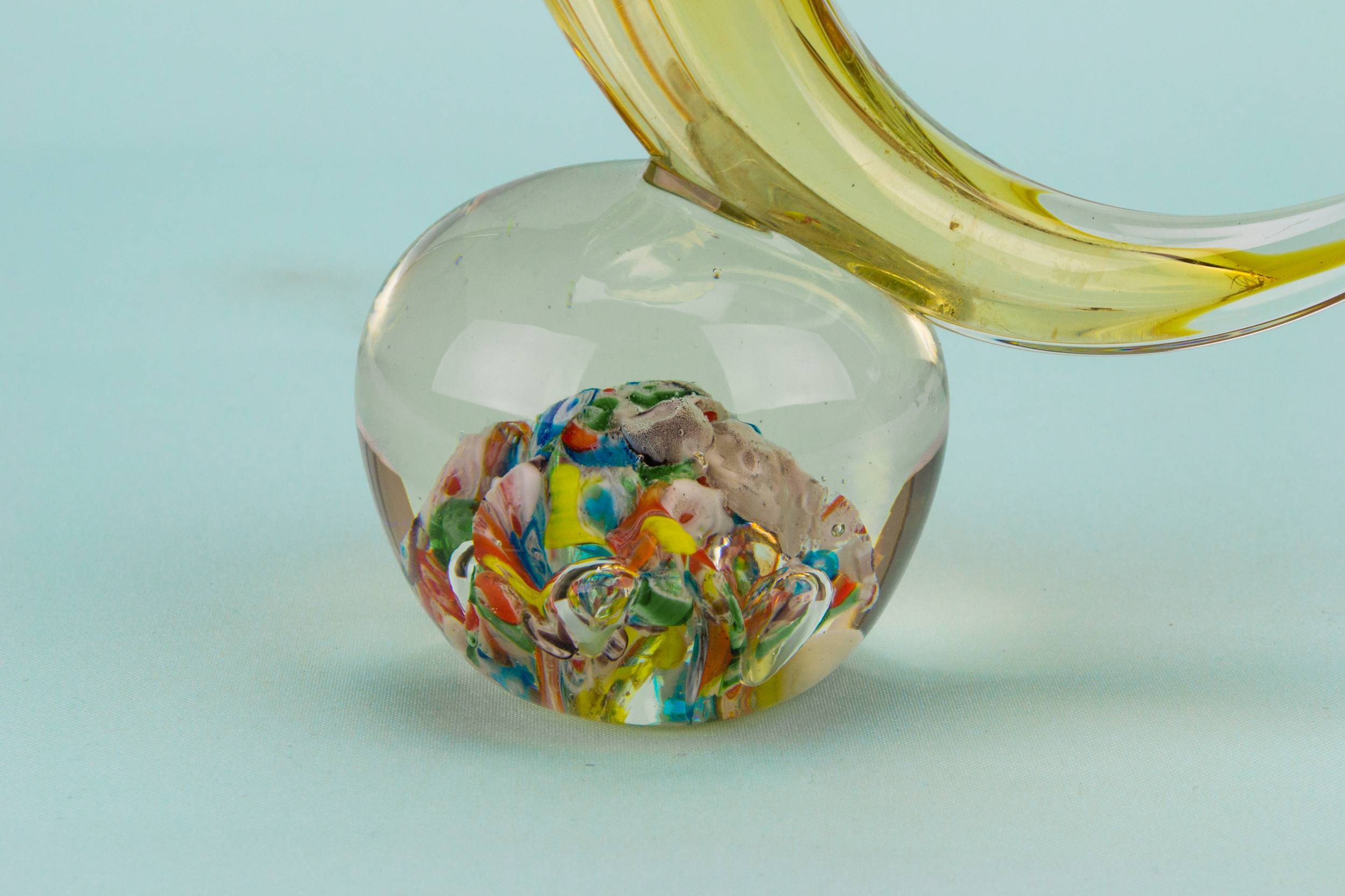 Festive Vintage Floral — Amber glass vase 3