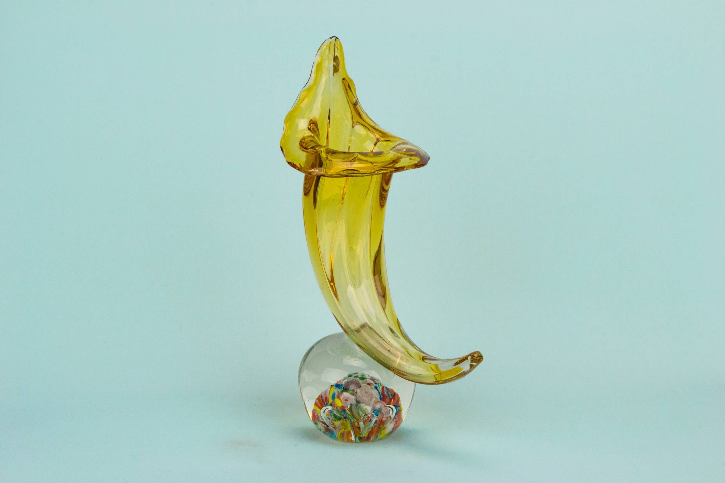 Festive Vintage Floral — Amber glass vase