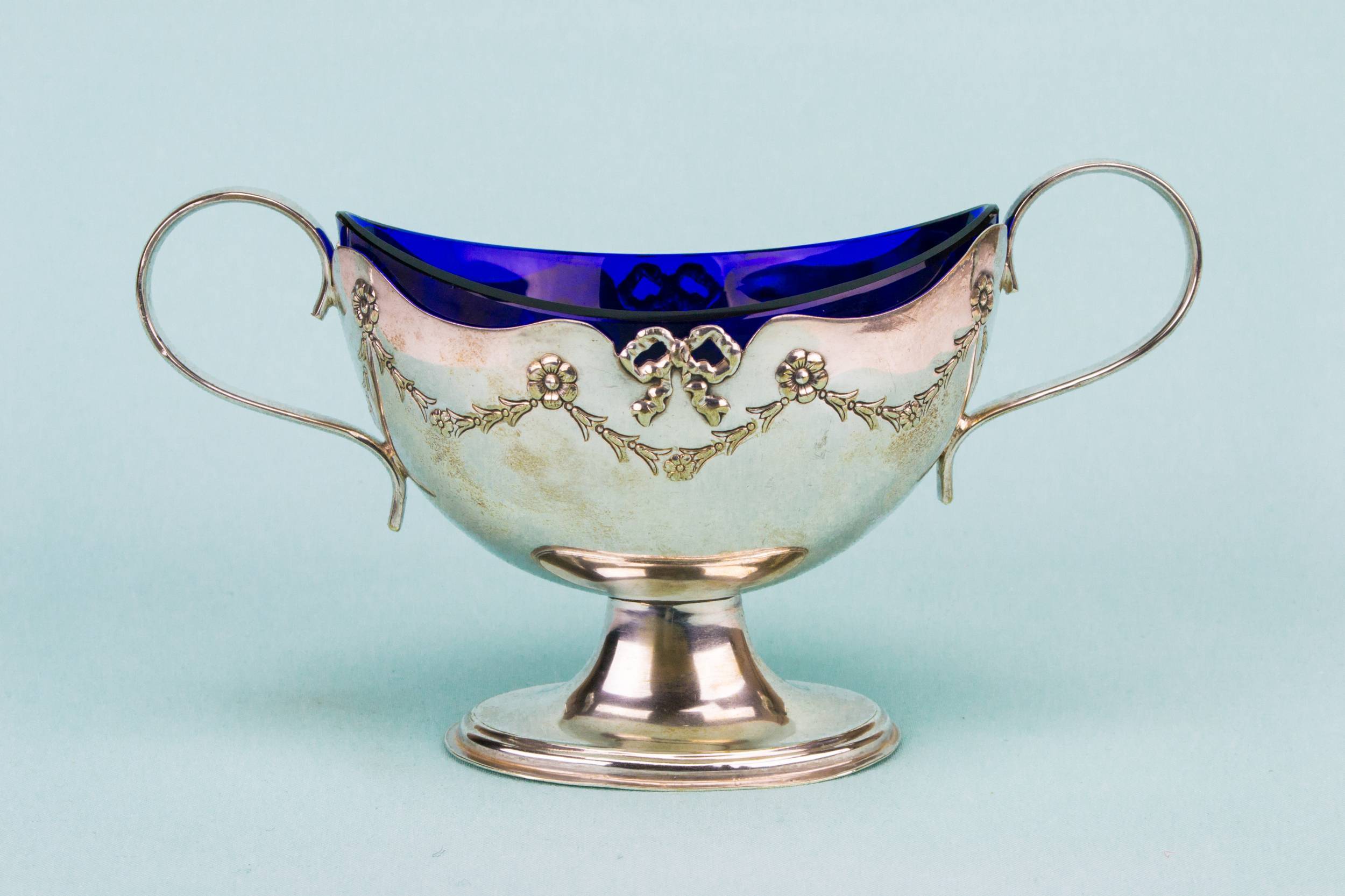 Elegant Antique Silver — Silver plated and glass bowl