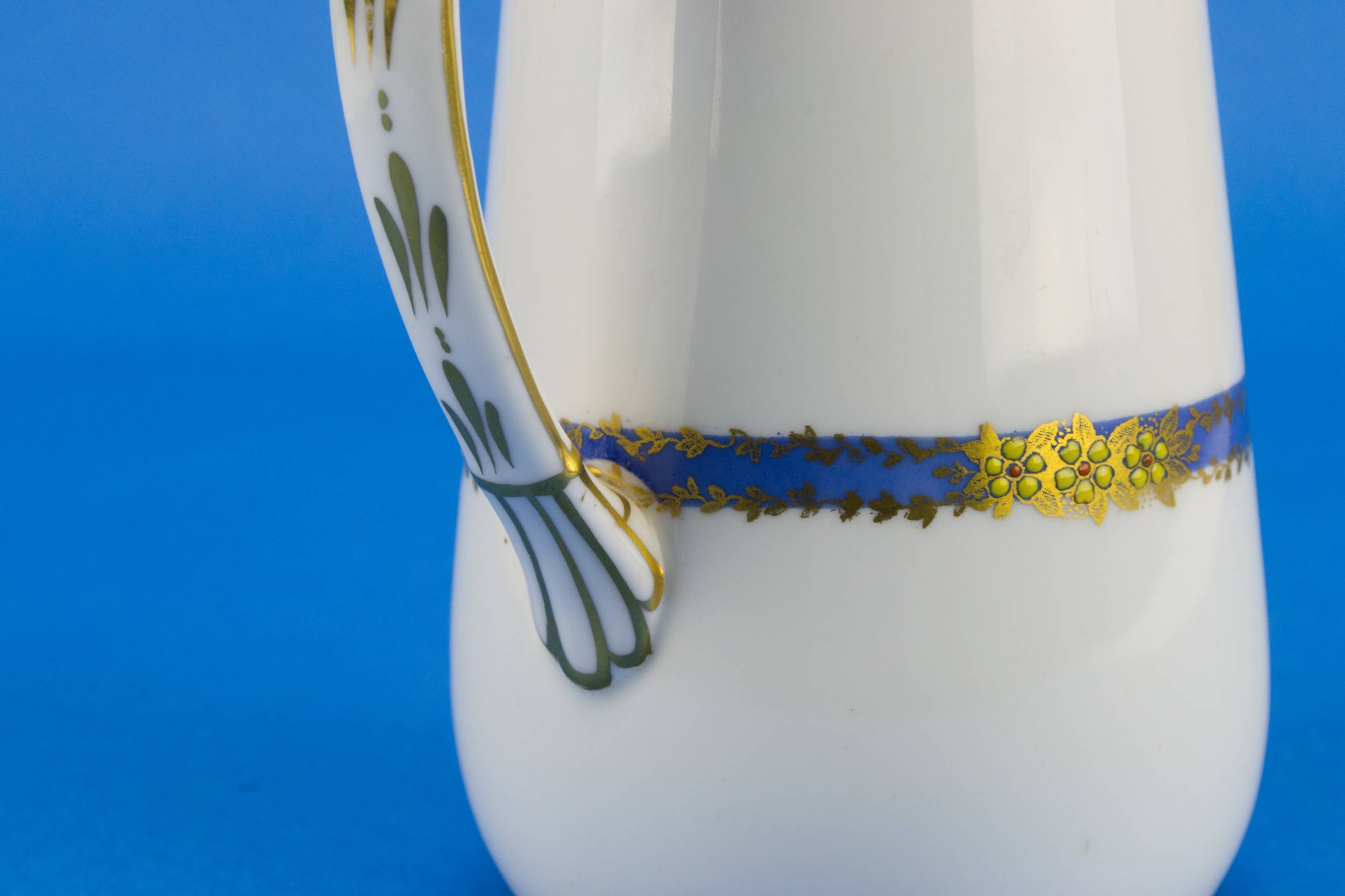 Porcelain Elegant Floral — Porcelain milk jug 3