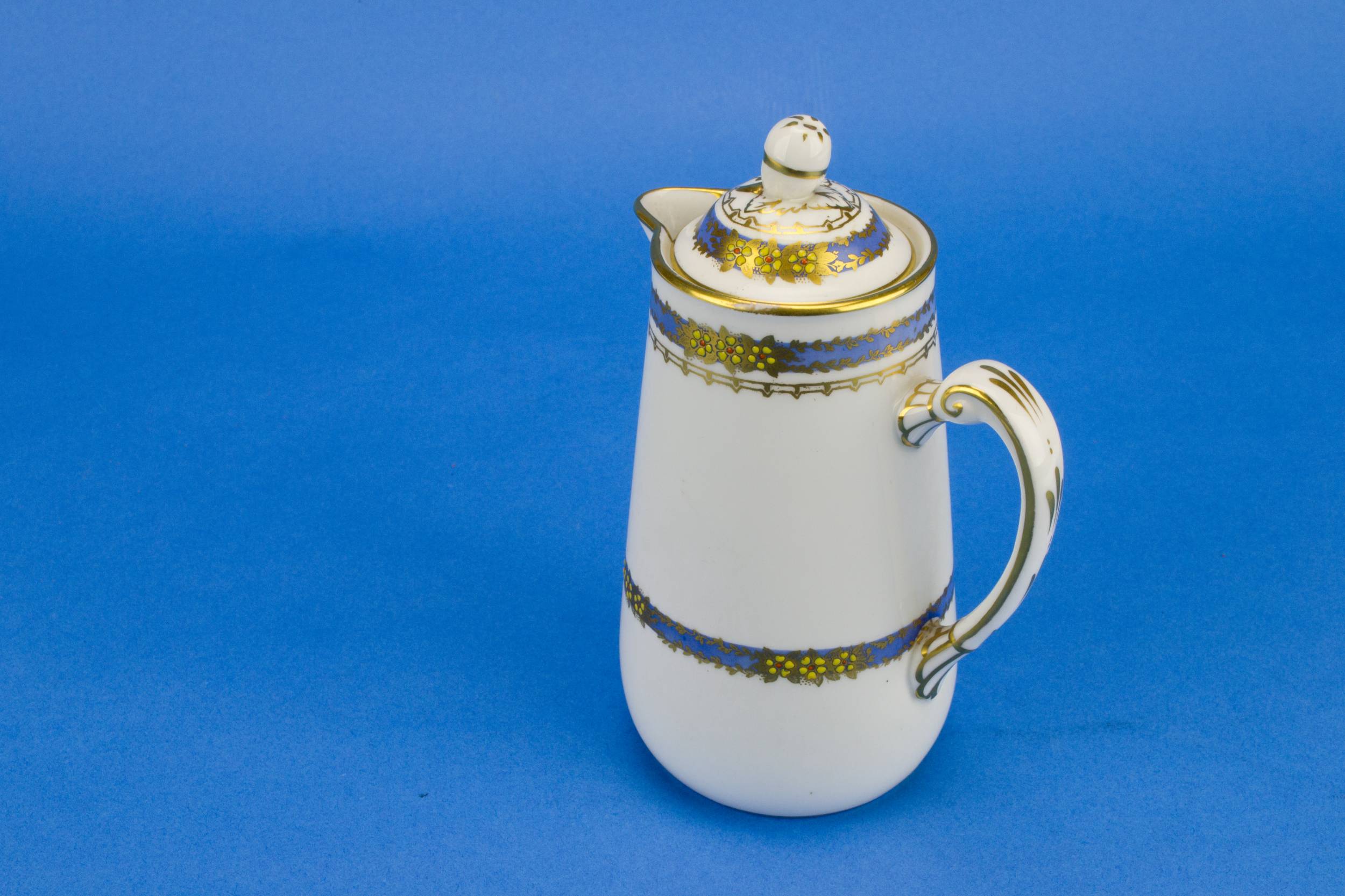 Porcelain Elegant Floral — Porcelain milk jug 1