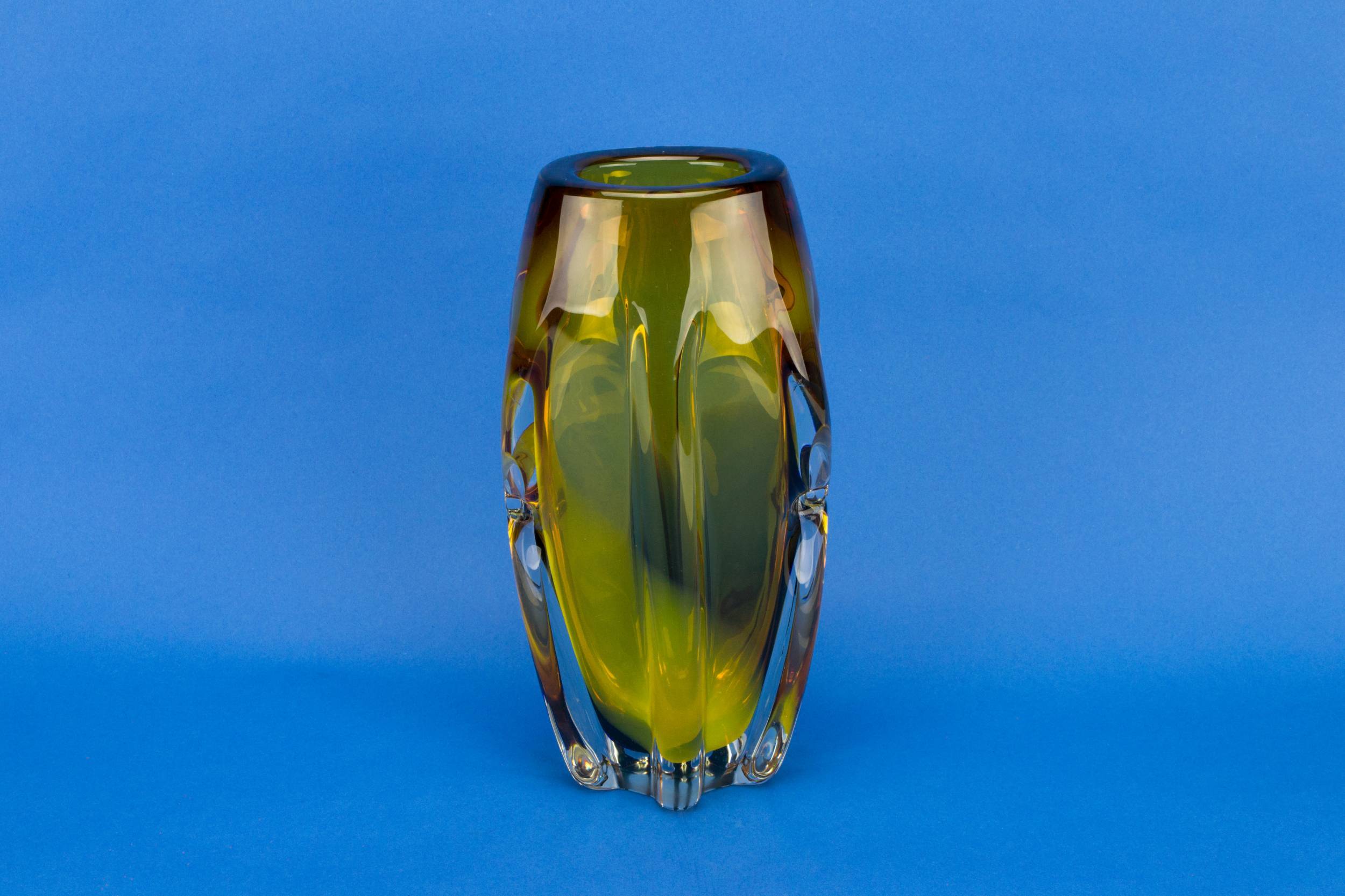 Post Modern Imposing — Massive amber glass vase 1