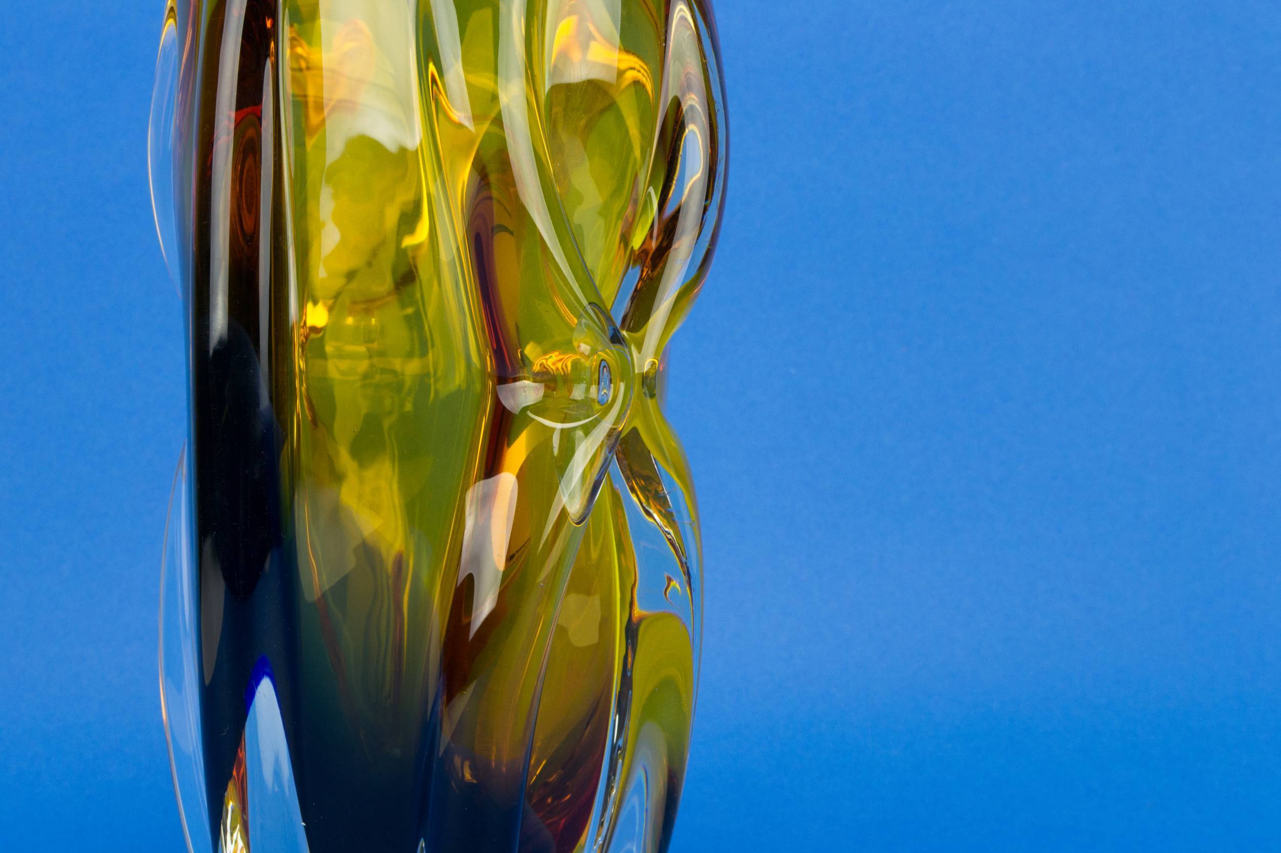Post Modern Imposing — Massive amber glass vase 4