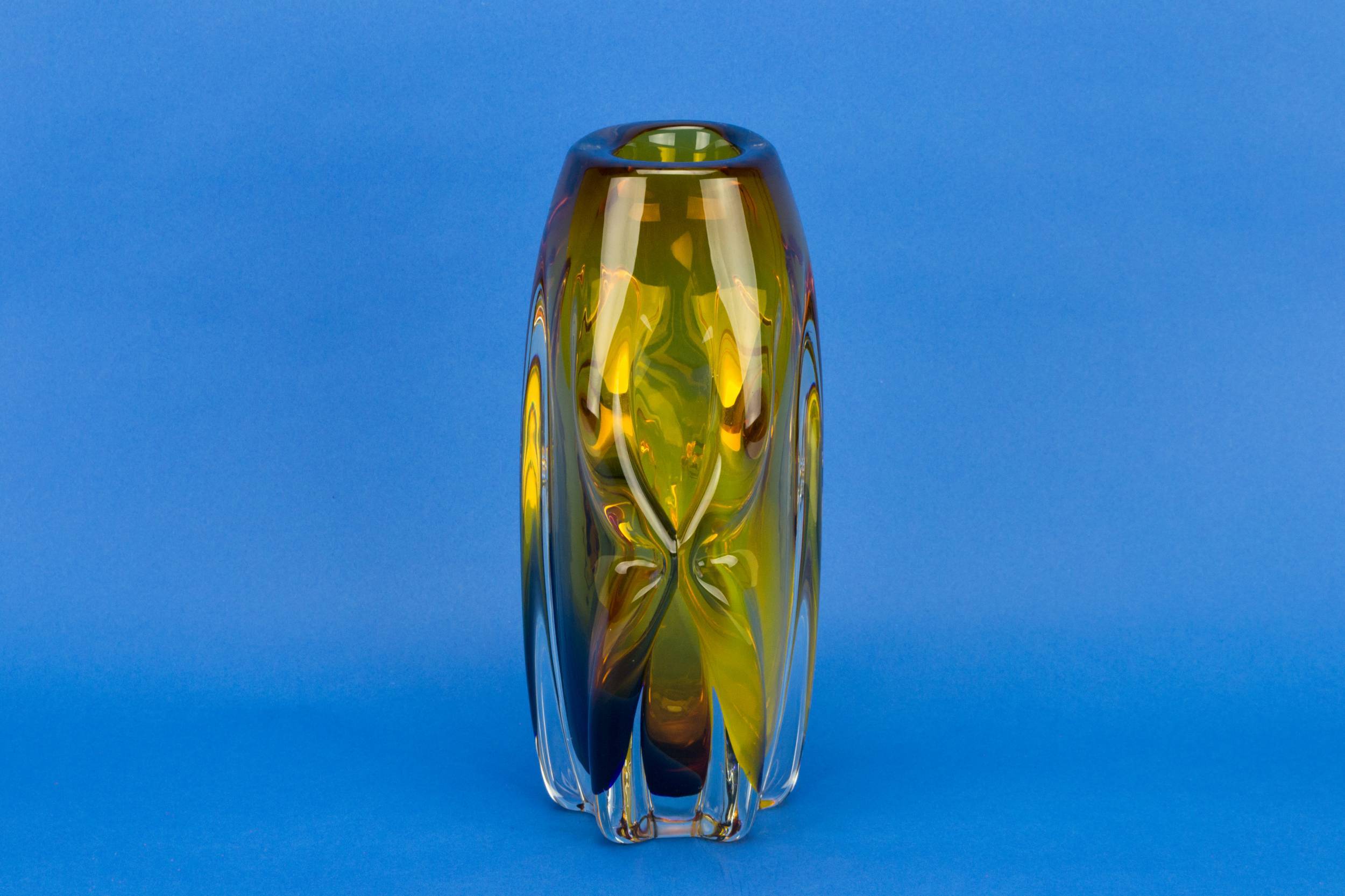 Post Modern Imposing — Massive amber glass vase 2
