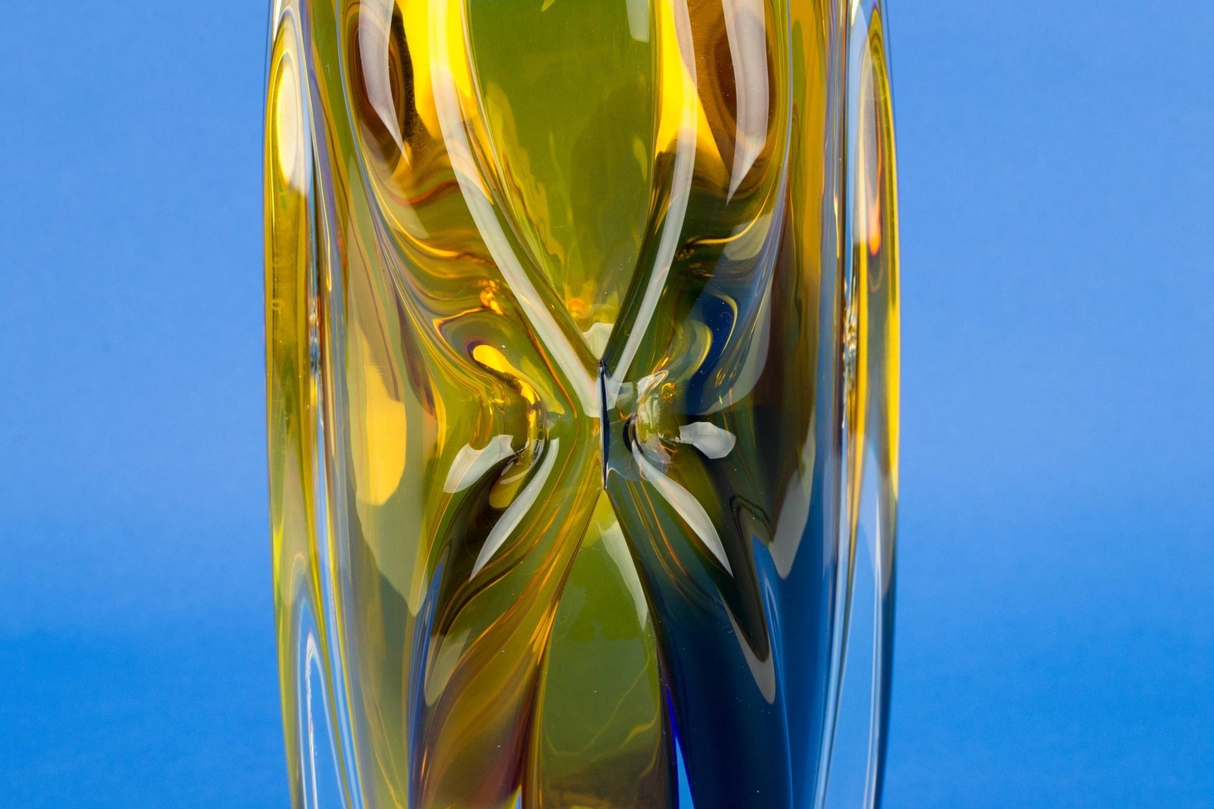 Post Modern Imposing — Massive amber glass vase 3