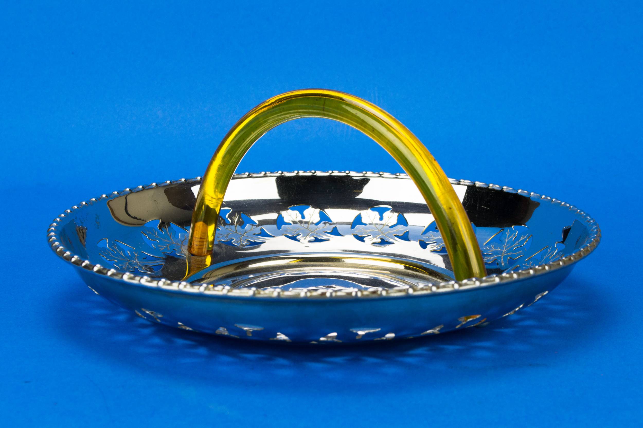 Silver Plated Metal — Elegant serving bowl 1
