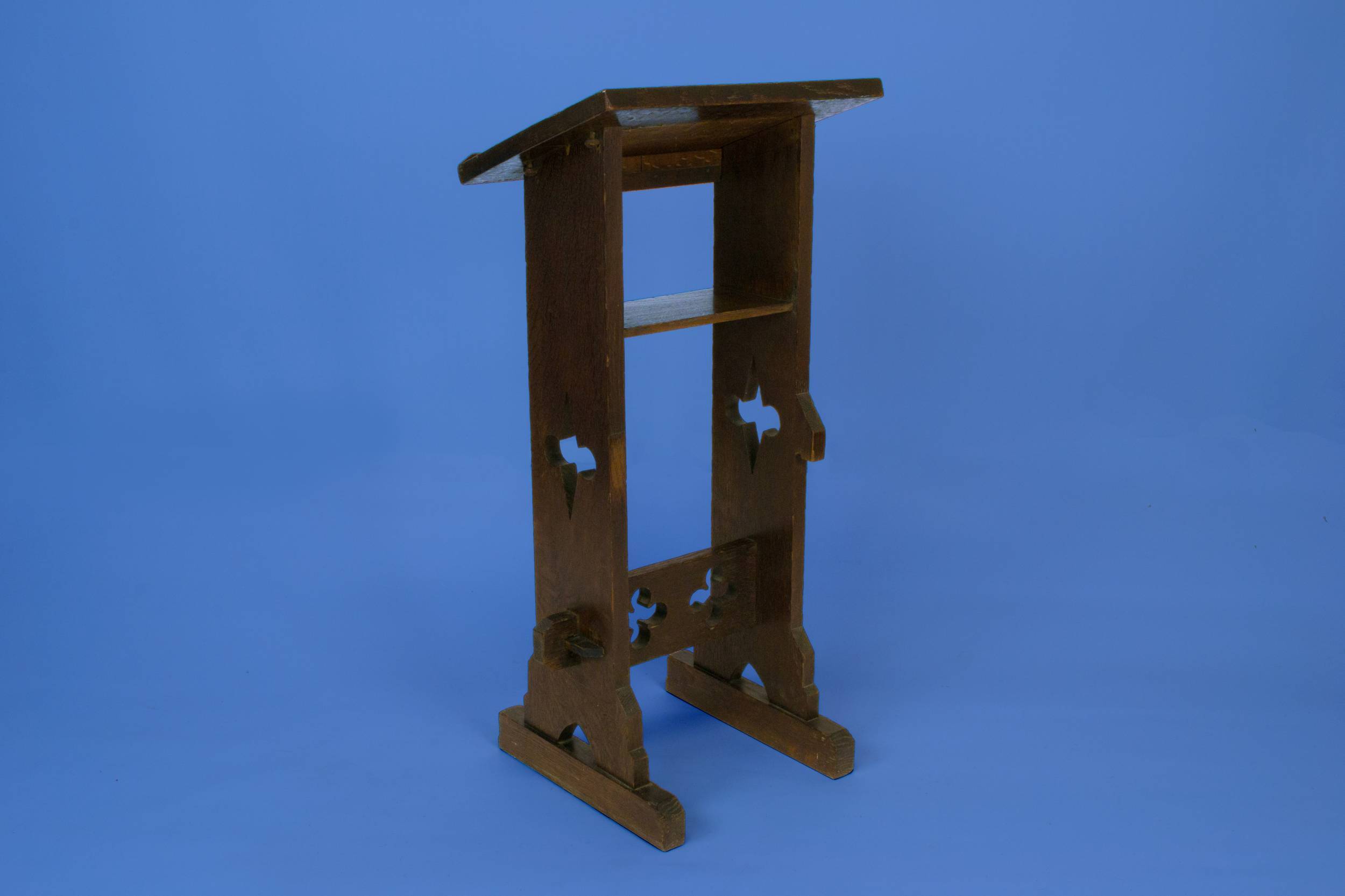 Elegant Antique Florets — Arts & Crafts oak stand 1