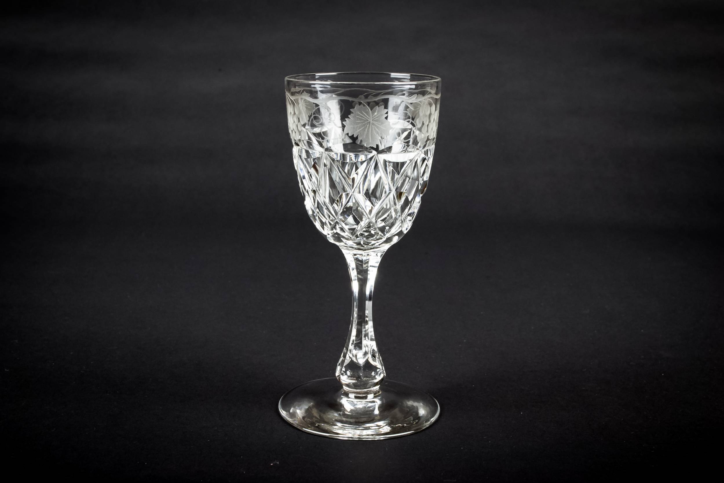 Victorian Clear Grapes — Port glass with grapes