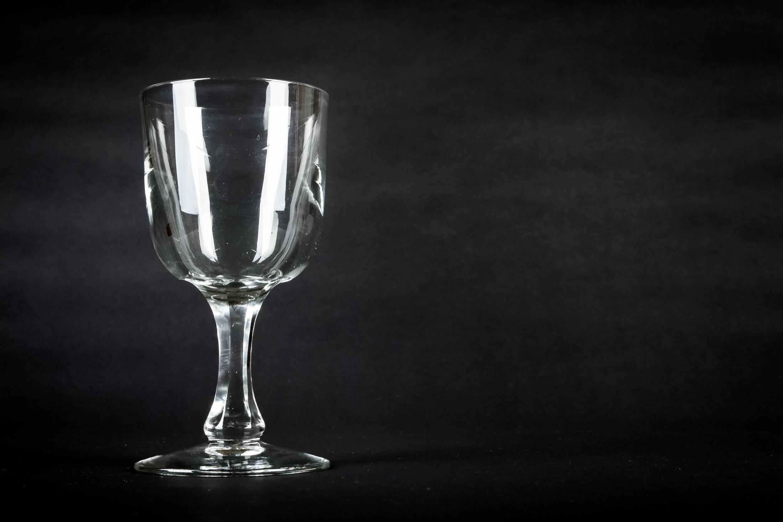 Clear Elegant Minimalist — Hexagonal dessert wine glass 1