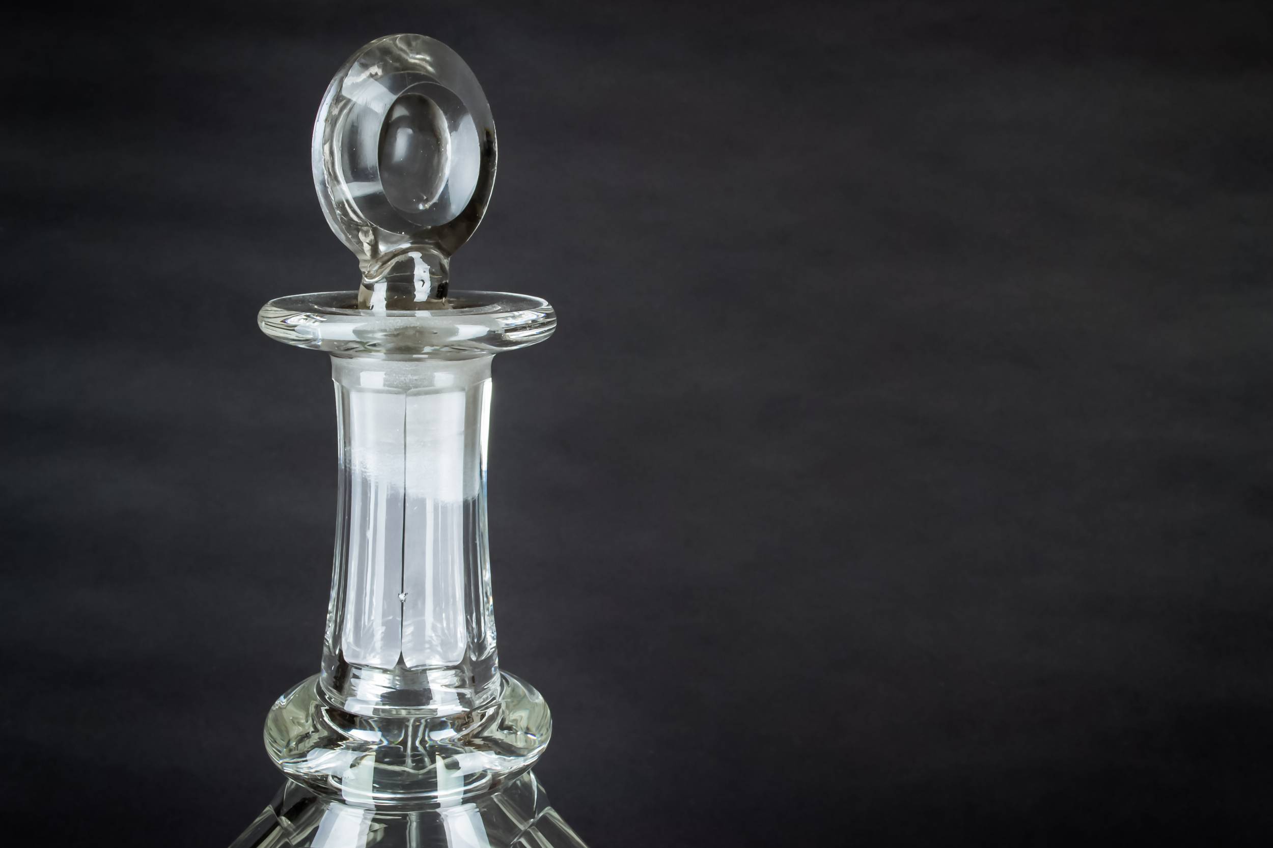 Antique Cut Glass — Bulls eye glass decanter 1