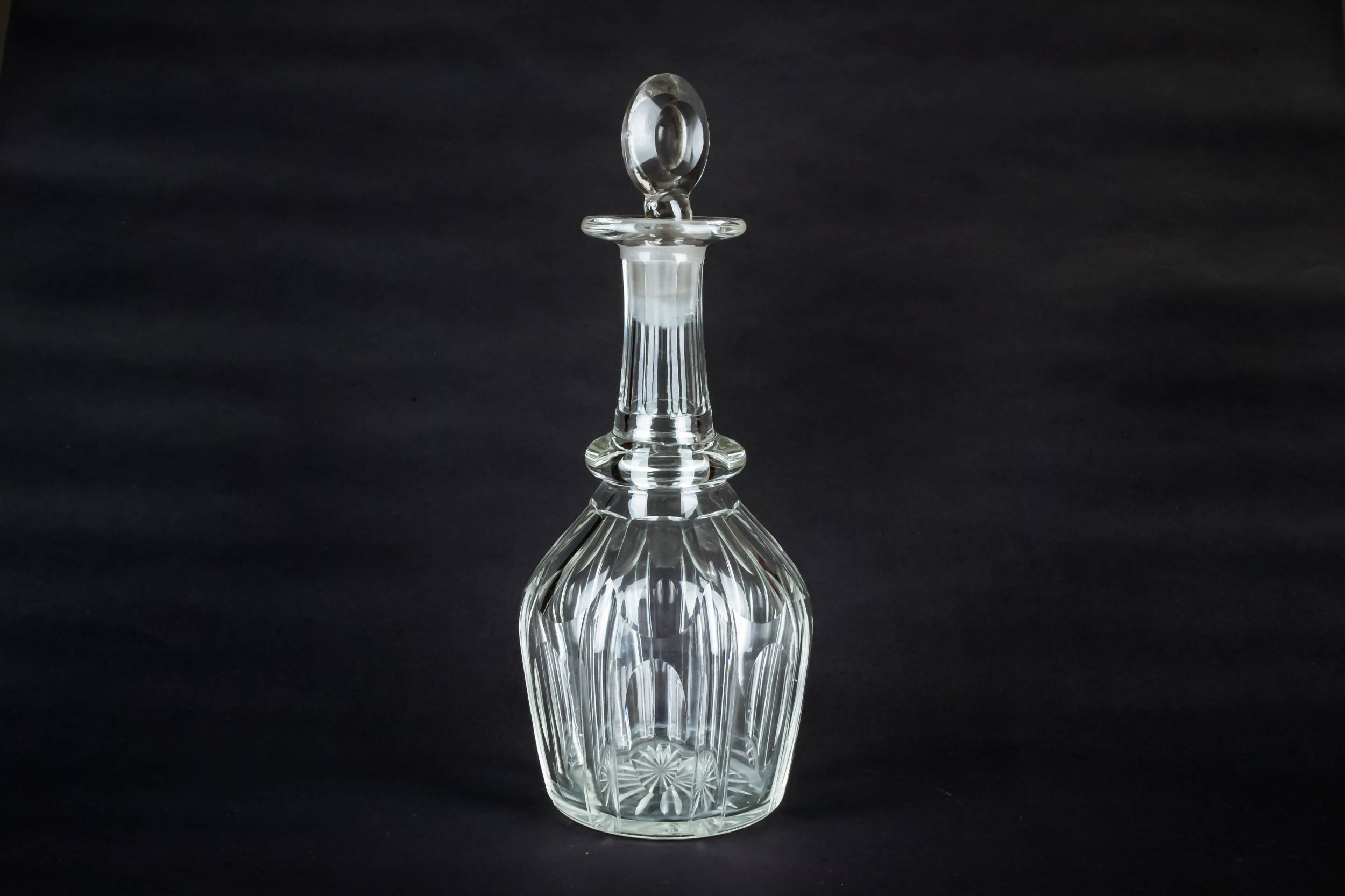 Antique Cut Glass — Bulls eye glass decanter 2