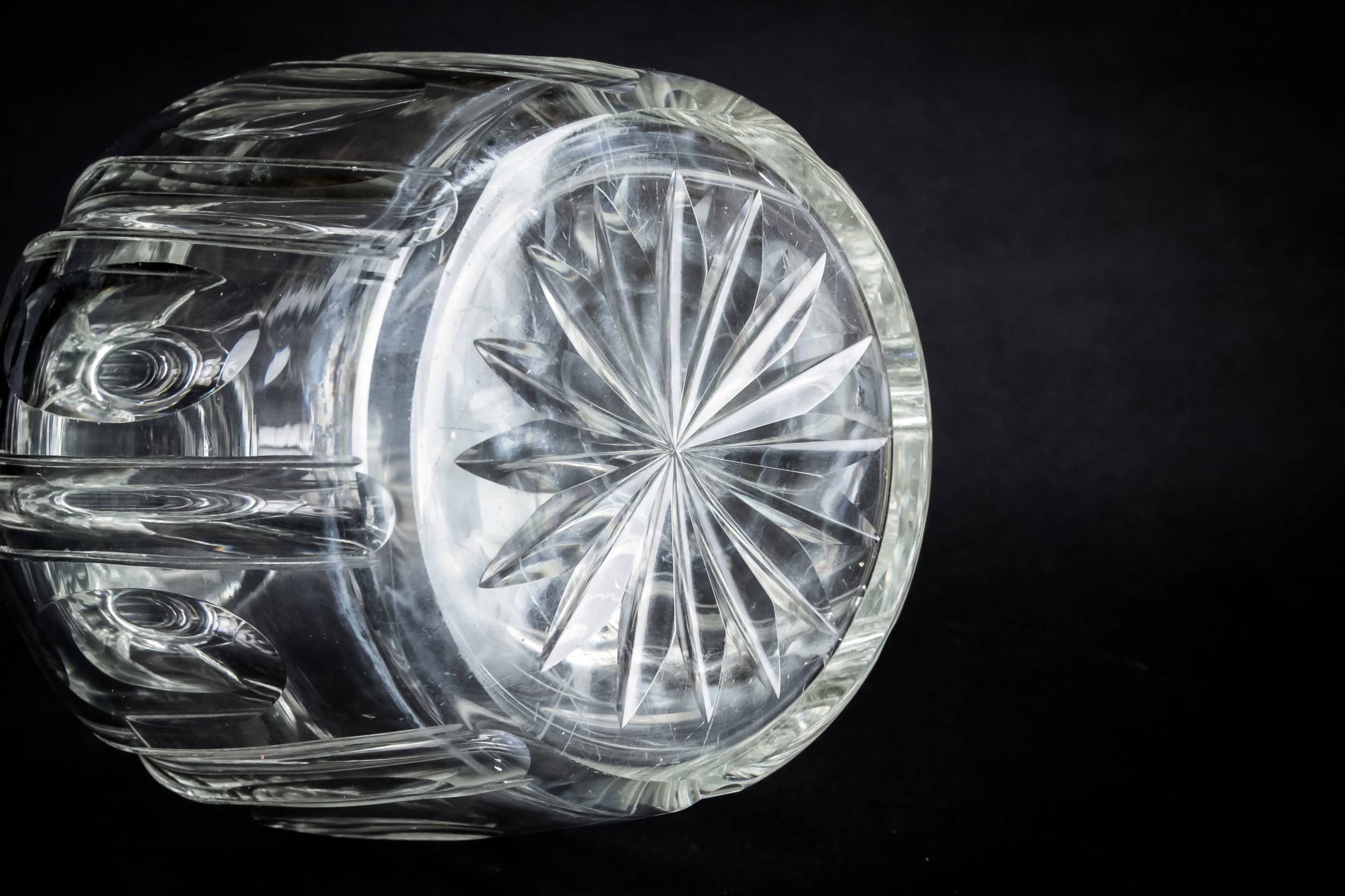 Antique Cut Glass — Bulls eye glass decanter 5