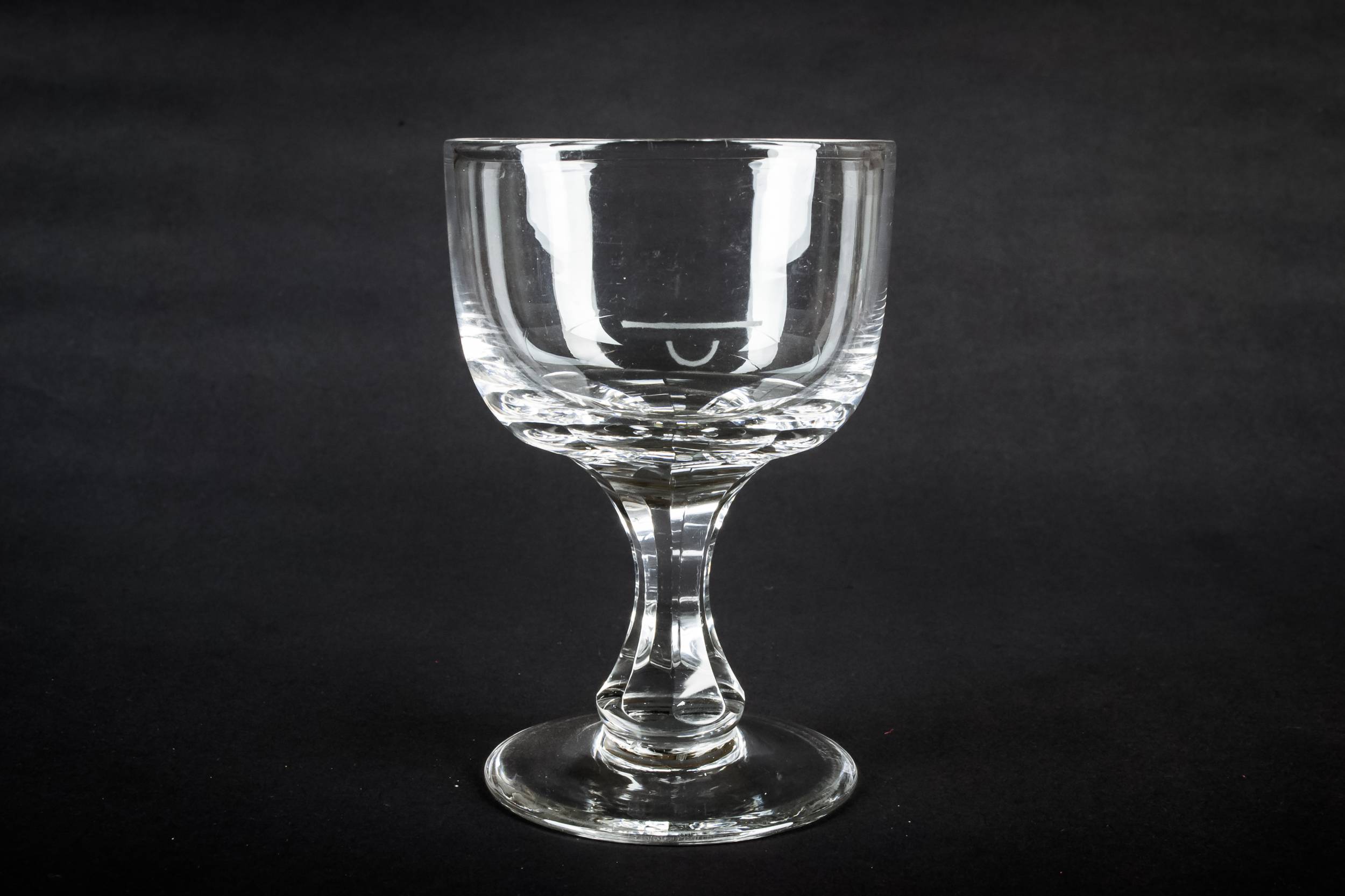 Clear Antique Minimalist — Octagonal stem glass 1