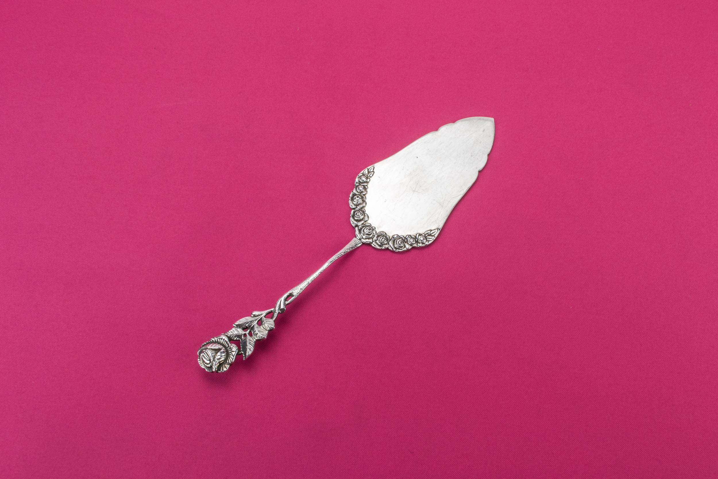 Elegant Silver Plated — Cake server with roses