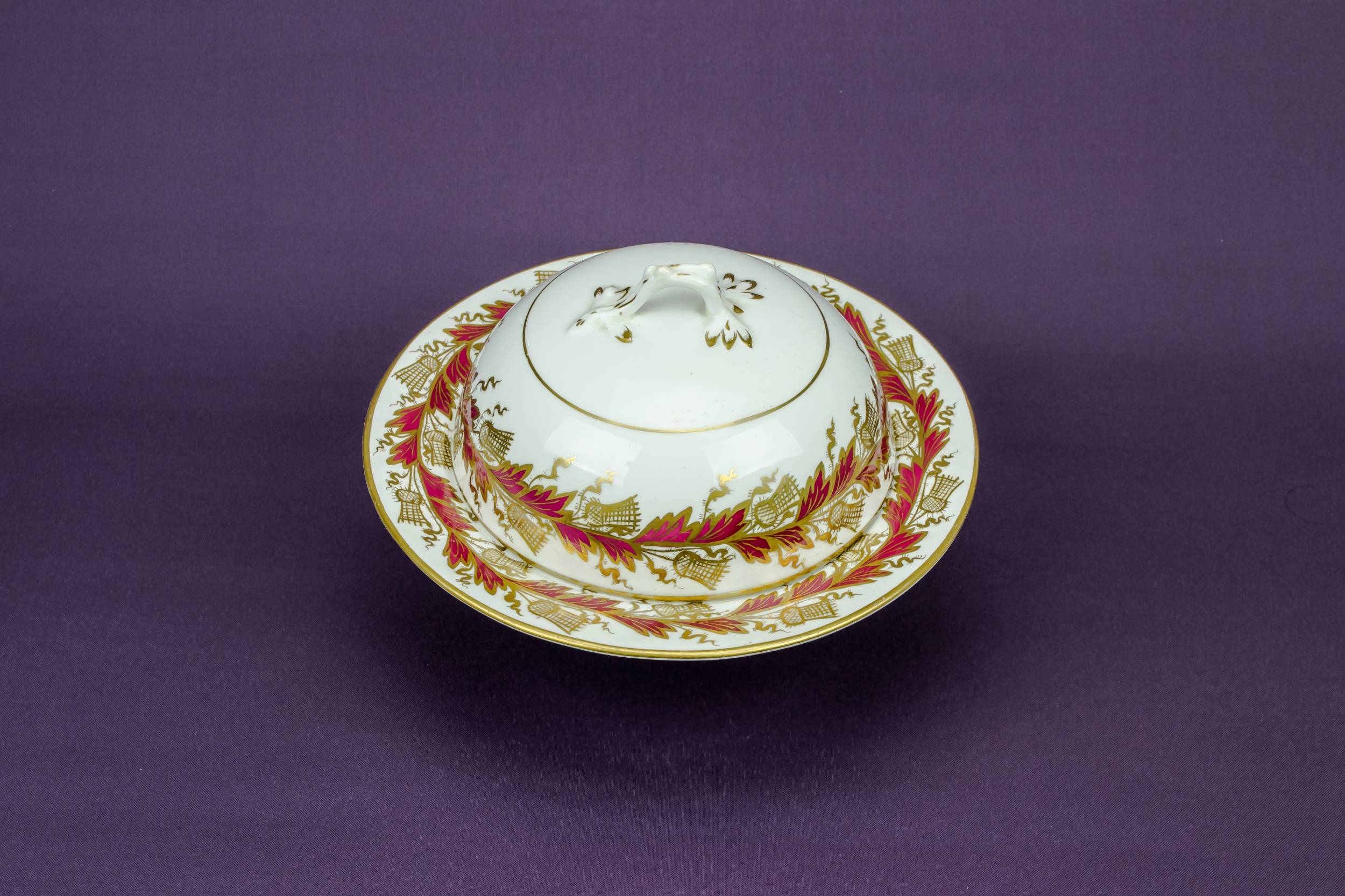 Antique Elegant Thistles — Scottish thistle red bowl