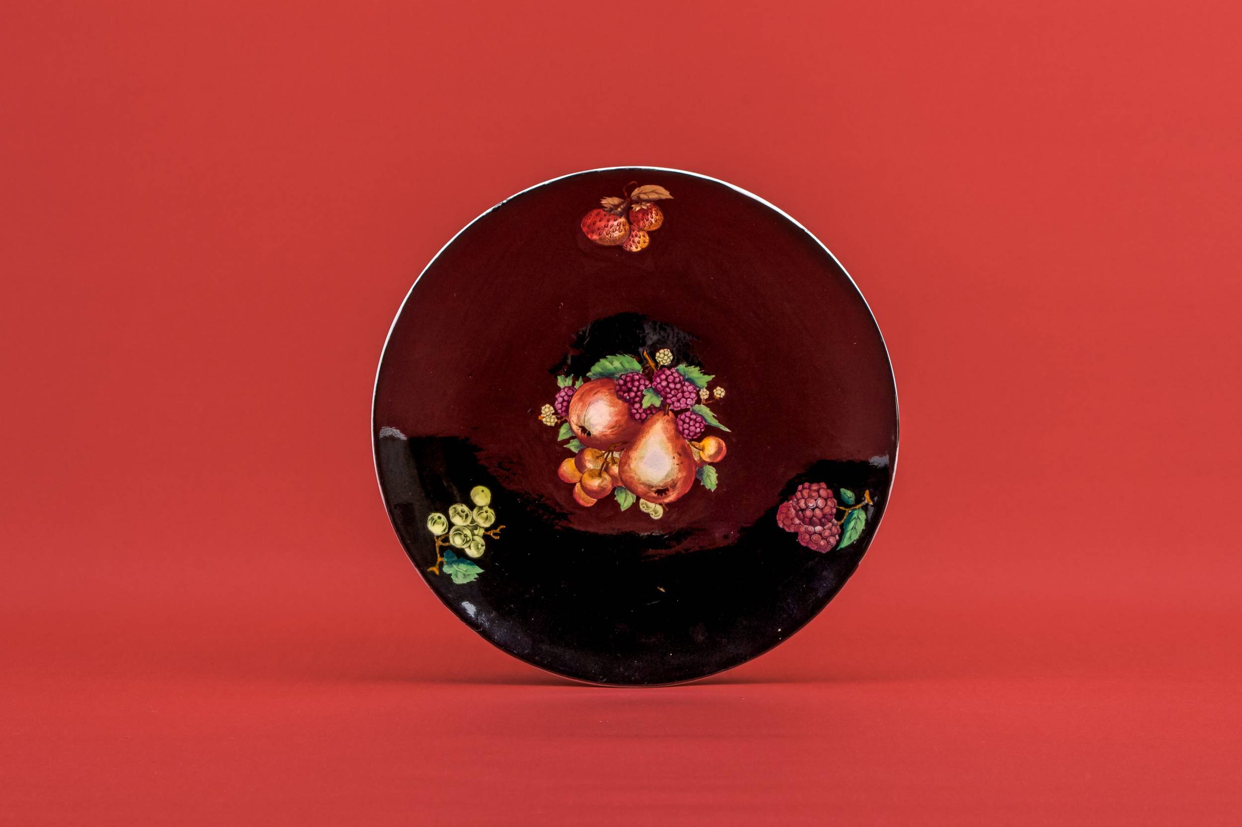Porcelain Art Deco — Black Art Deco plate