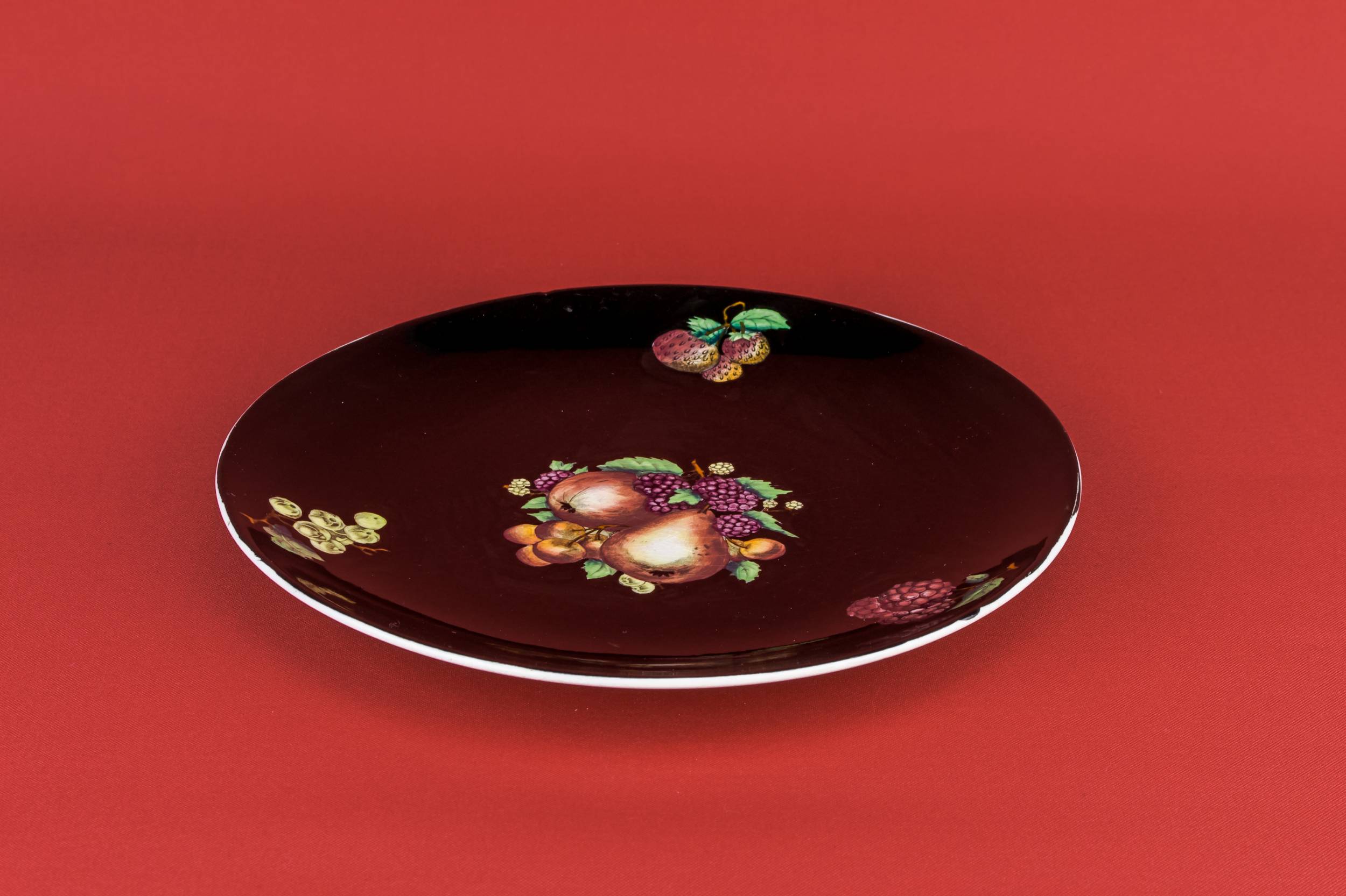 Porcelain Art Deco — Black Art Deco plate 1