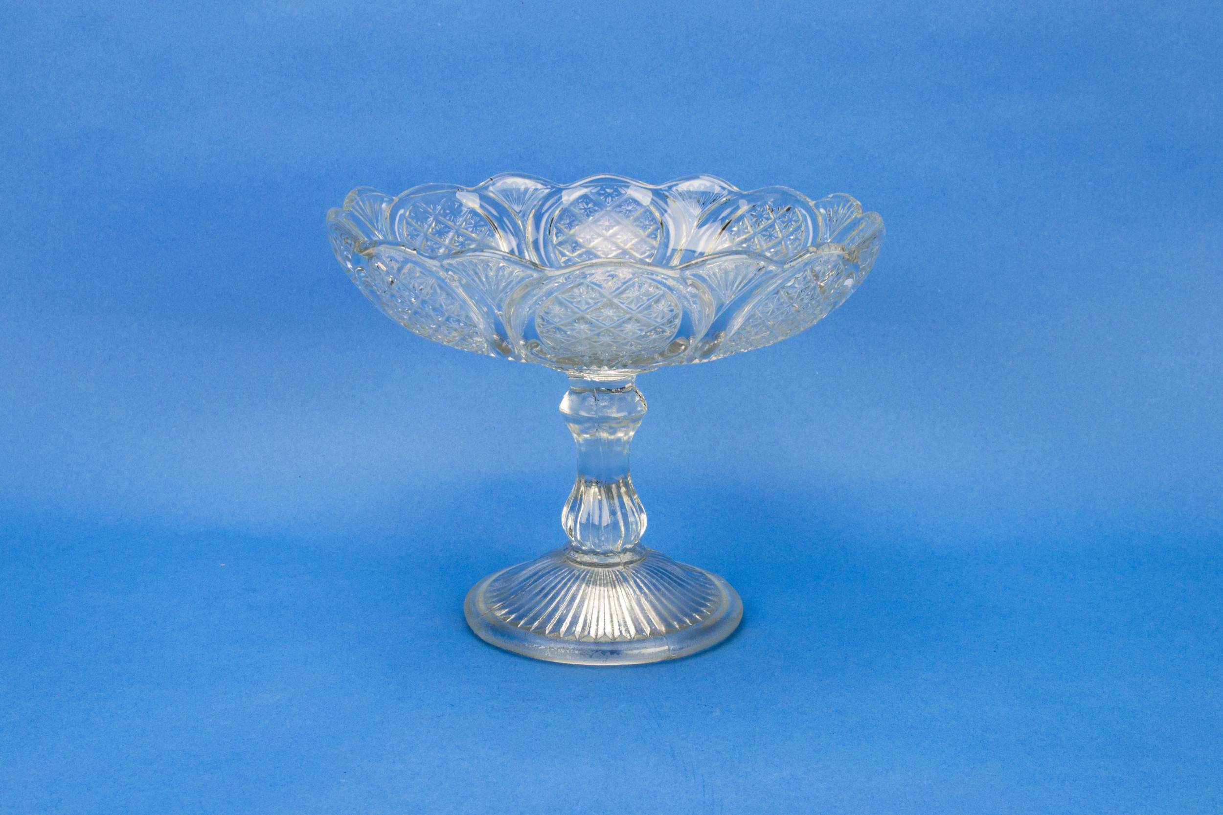 Beautiful Glass Diamond — Large fruit stem bowl