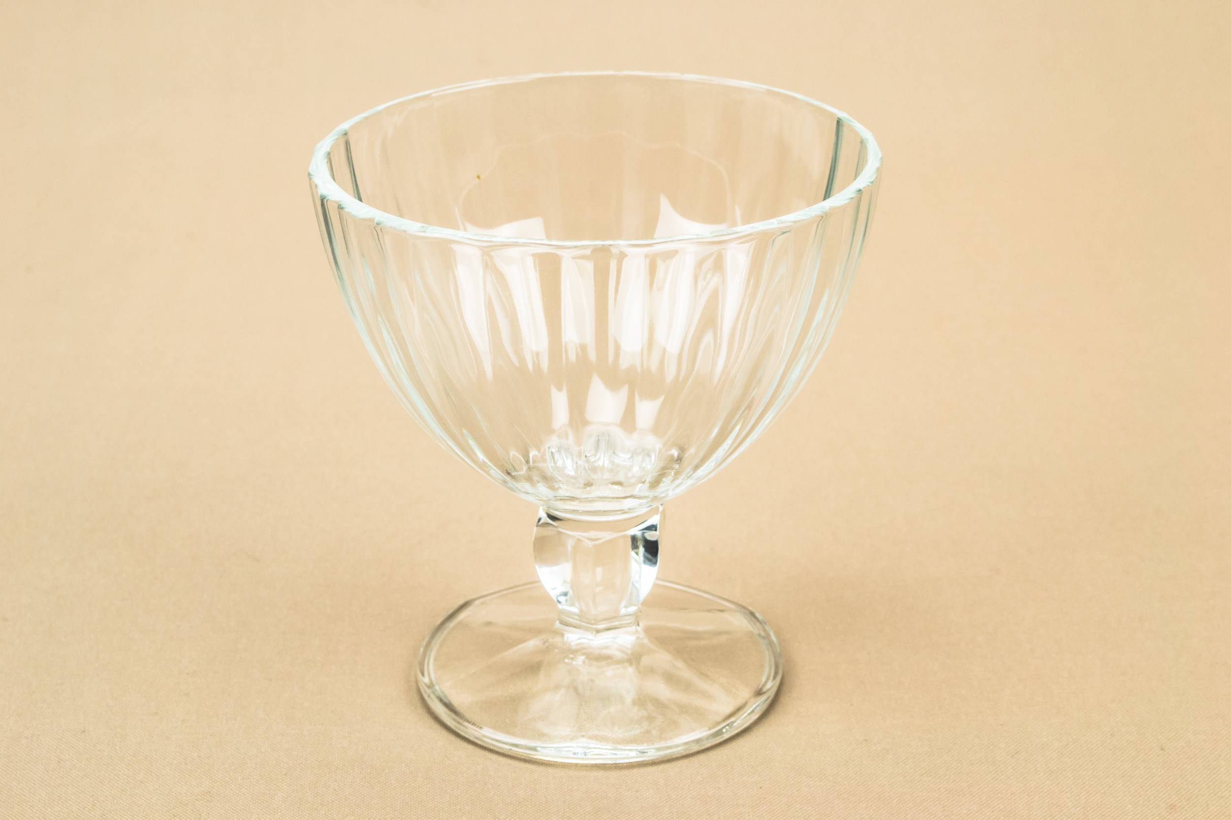 Vintage Clear Ribbed — 4 glass champagne saucers 1