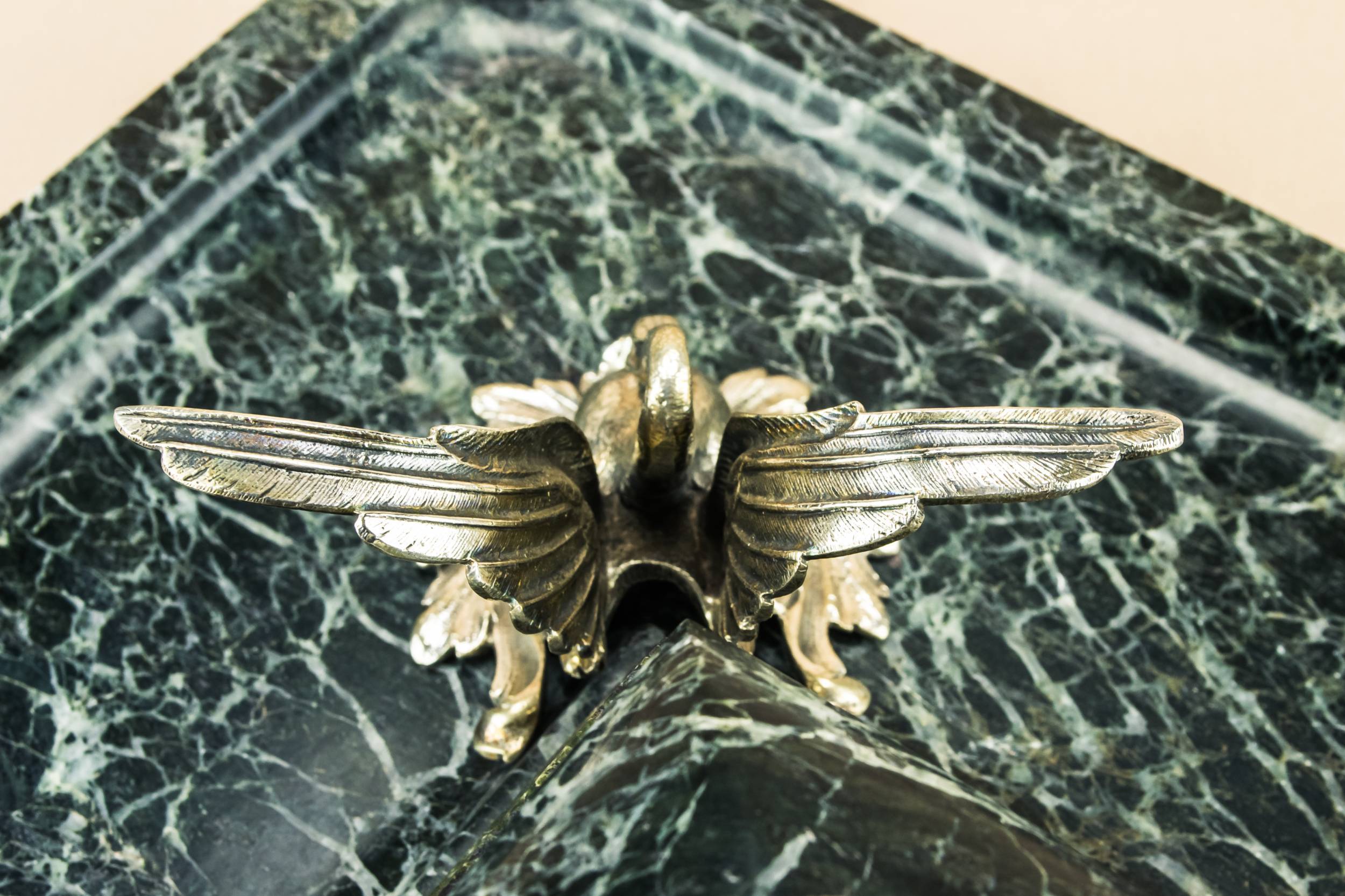 Neo-classical Antique Schumacher — Opulent marble swans inkwell 12