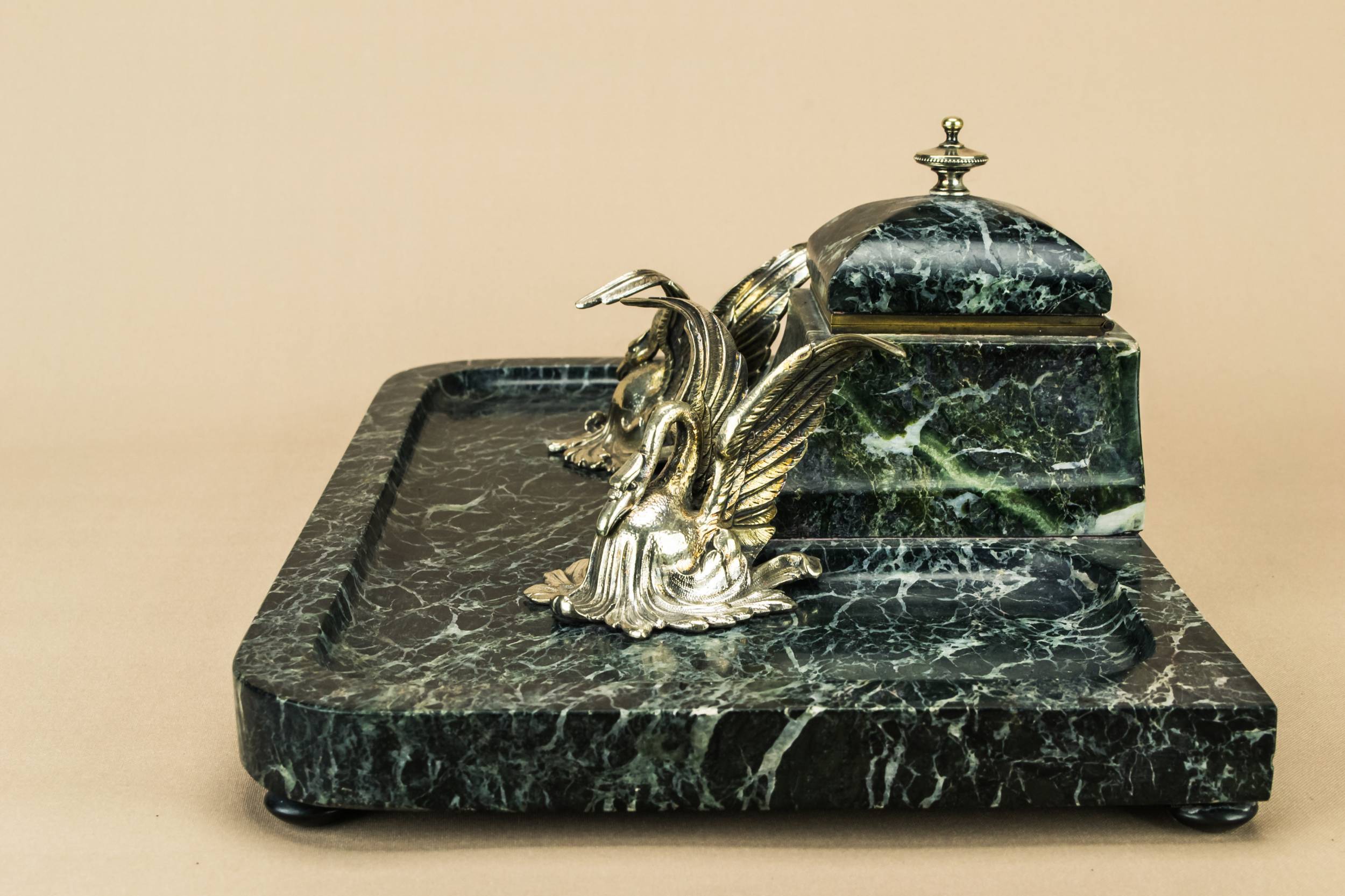 Neo-classical Antique Schumacher — Opulent marble swans inkwell 13