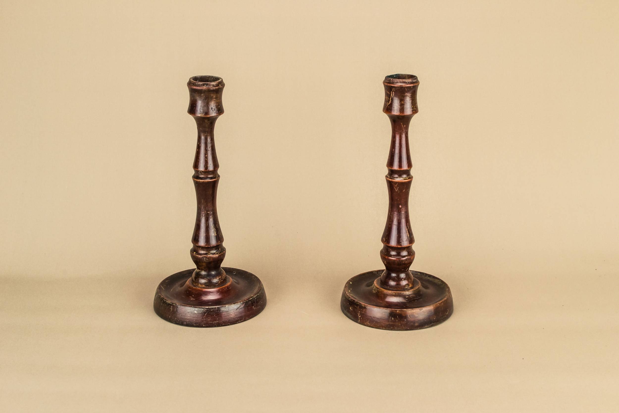 Shabby Chic Antique — 2 reddish candlesticks