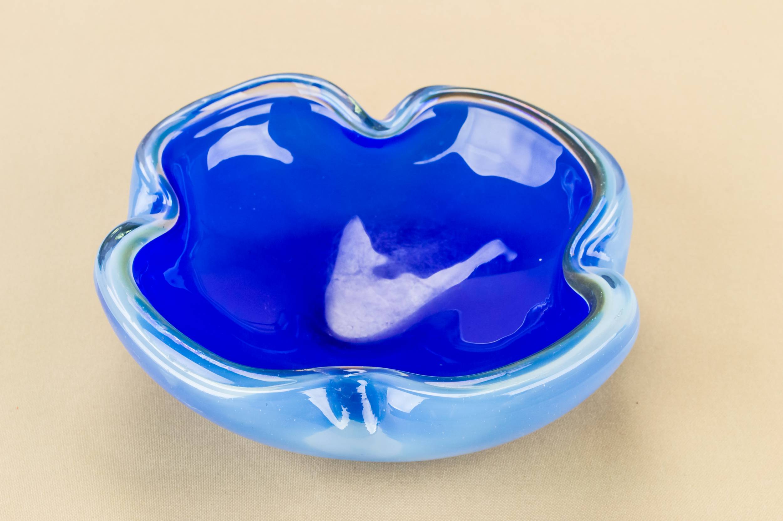 Glass Retro Floral — Small blue decorative bowl 1