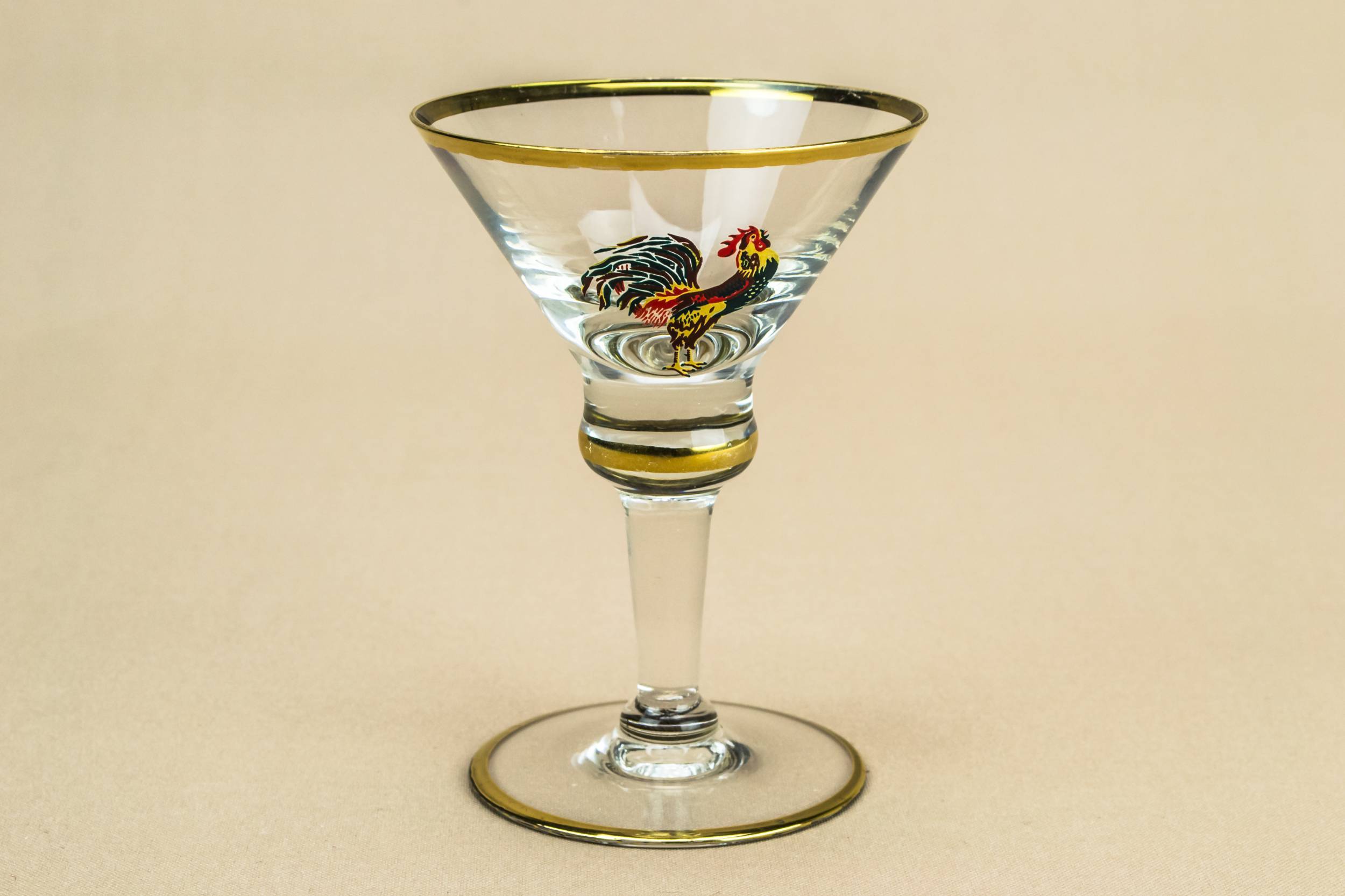 Red Retro Serving — 8 classical gilded glasses