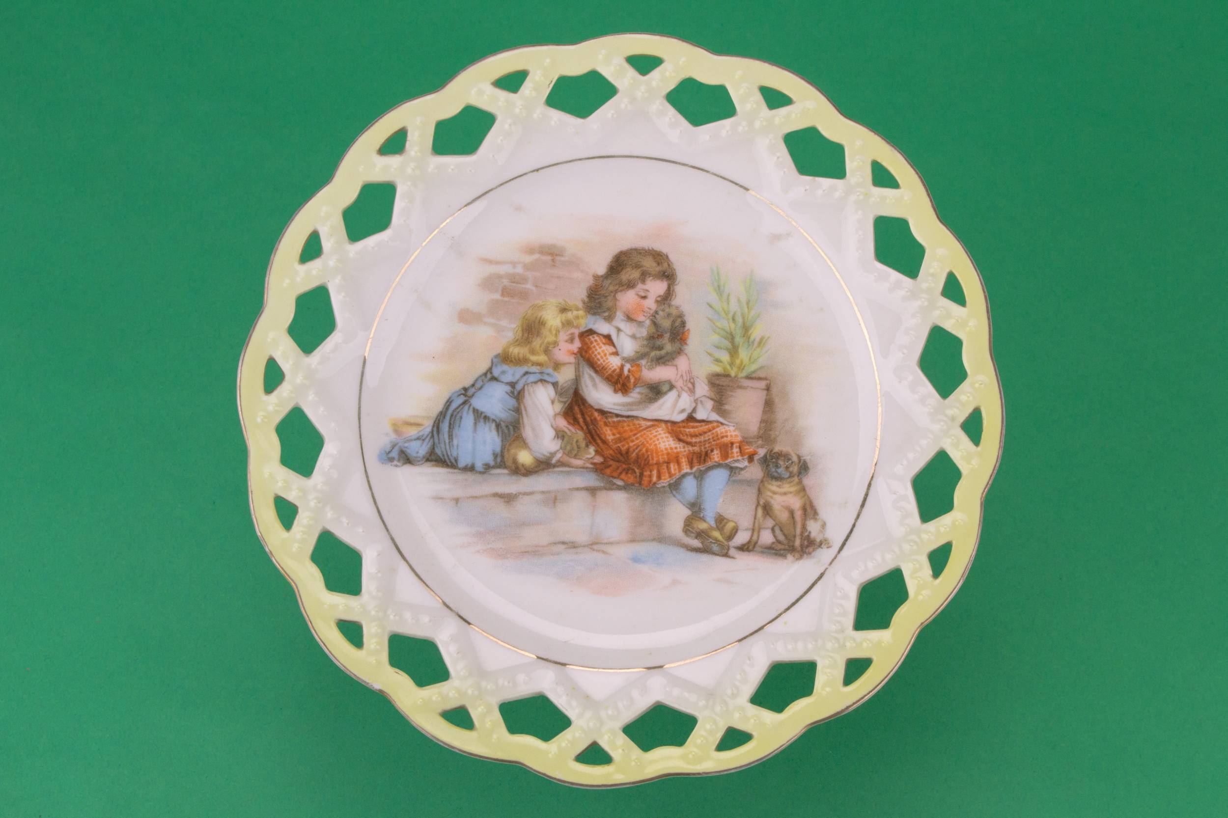 Green Porcelain Figures — 3 porcelain serving plates 1