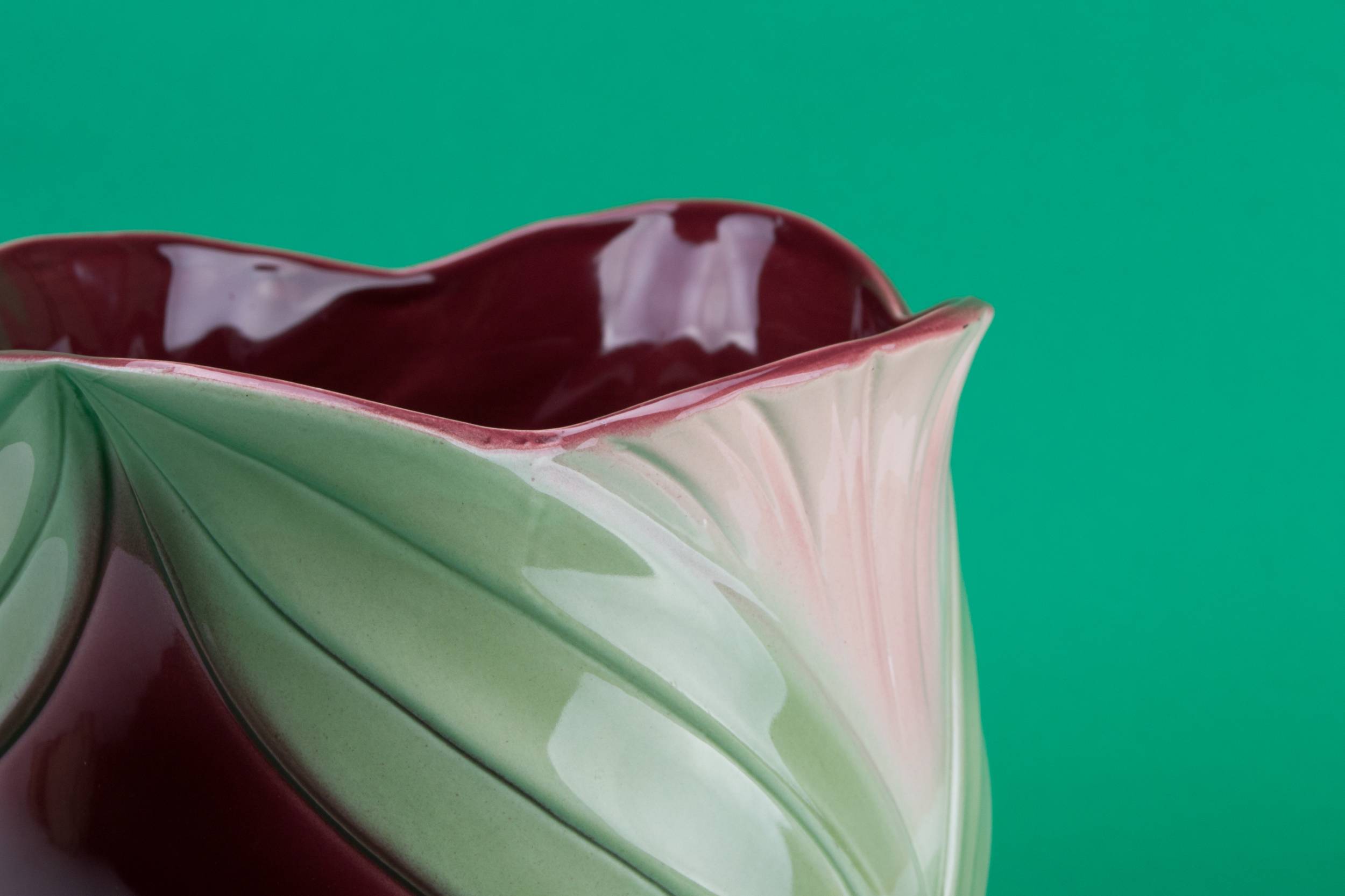 Attractive Vintage Floral — Tulip shaped planter 1